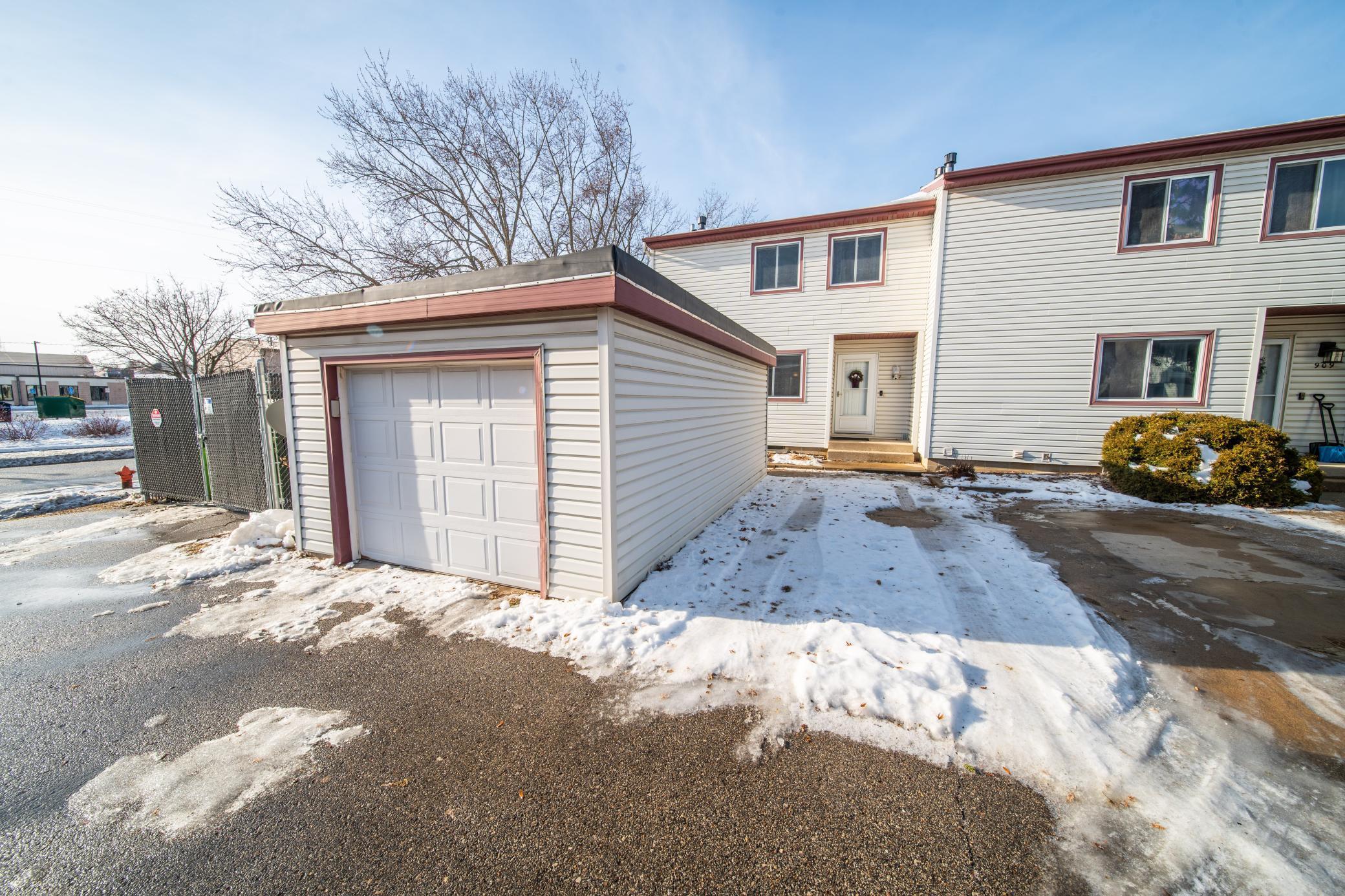 907 40th Street NW, Rochester MN 55901