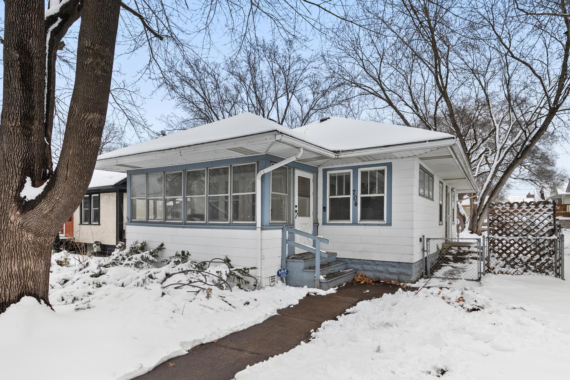 704 Lexington Parkway N, Saint Paul MN 55104