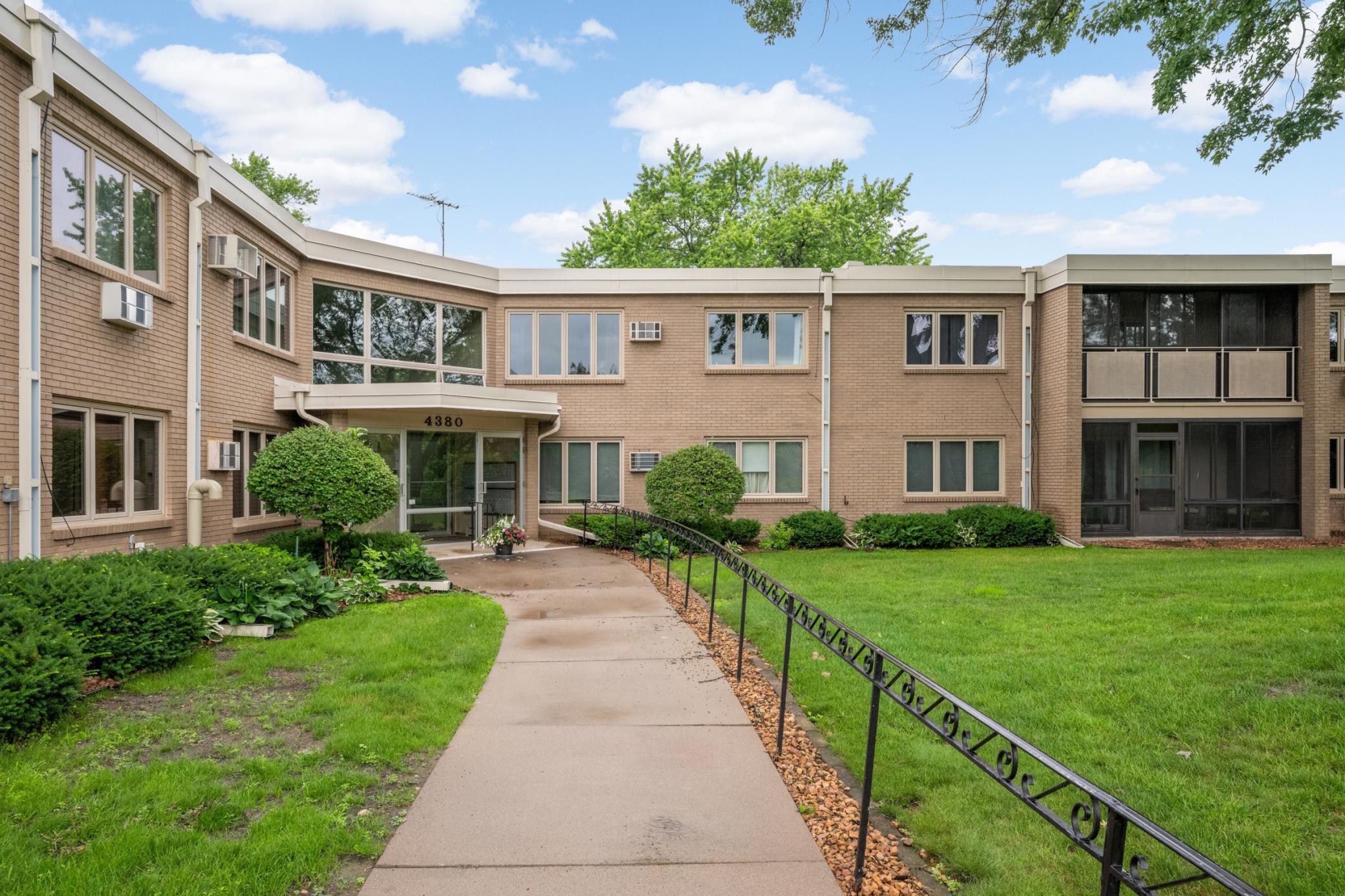 4380 Brookside Court Unit 118, Edina MN 55436