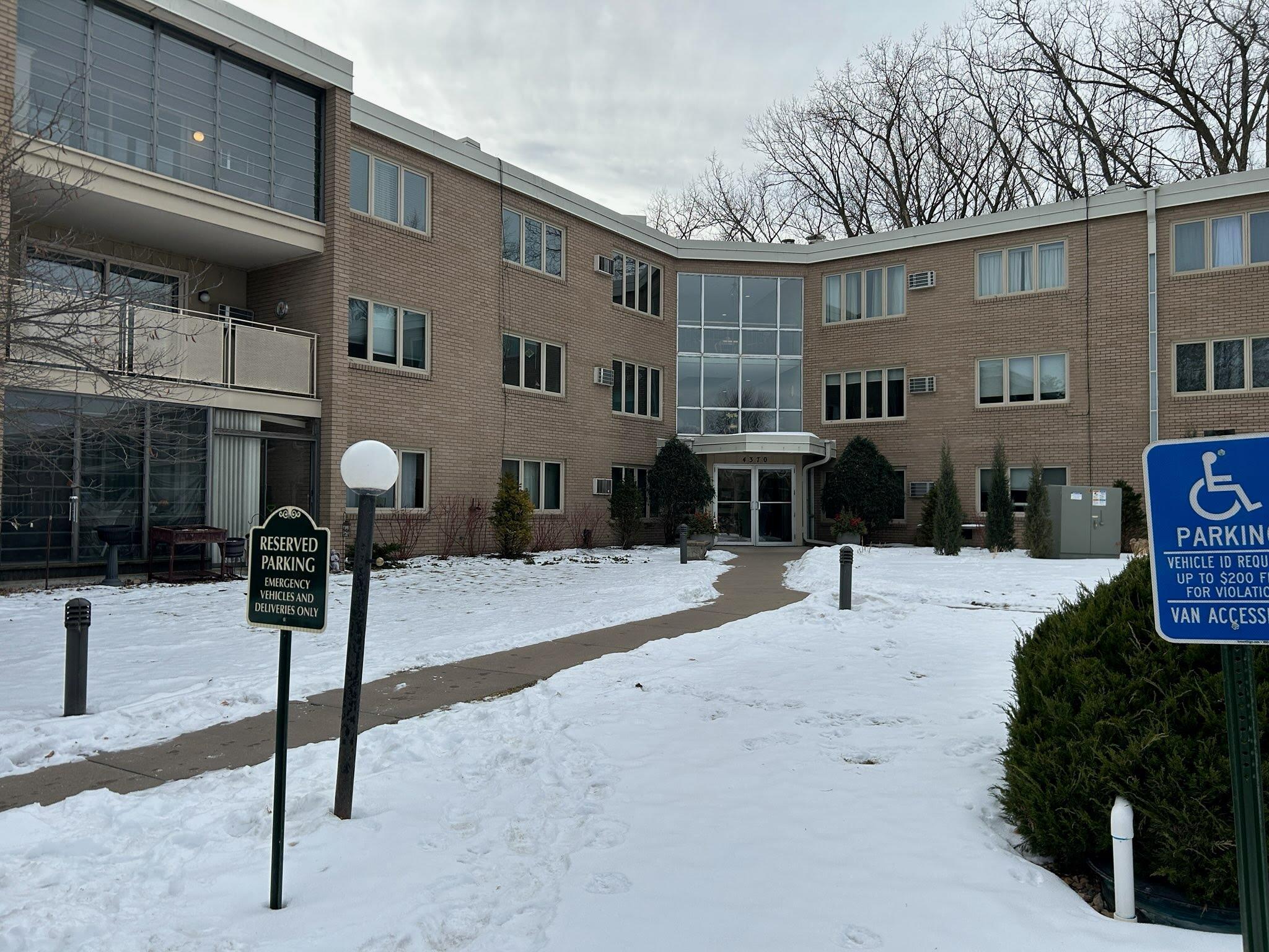 4370 Brookside Court Unit 106, Edina MN 55436