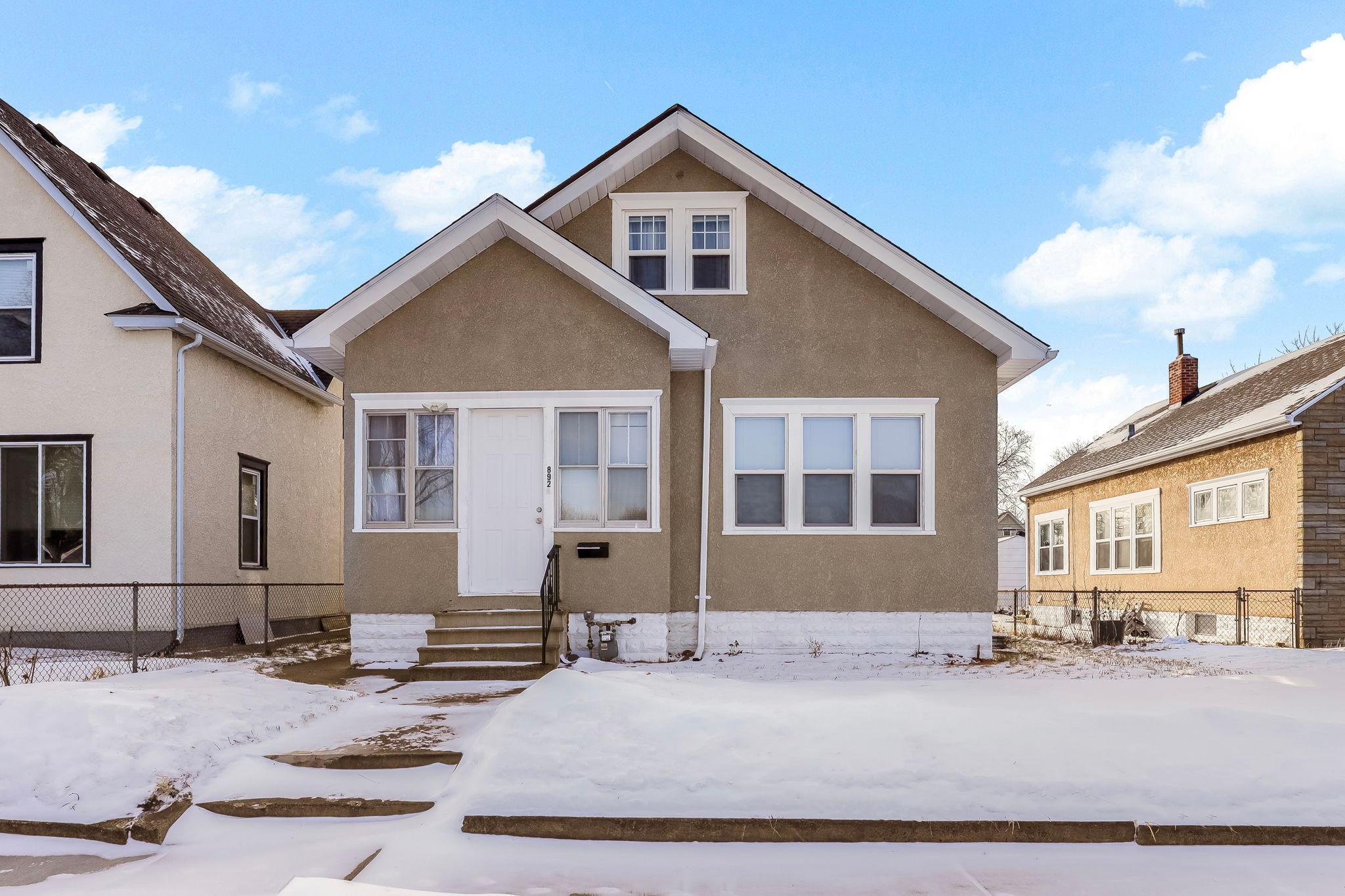 892 Cook Avenue E, Saint Paul MN 55106