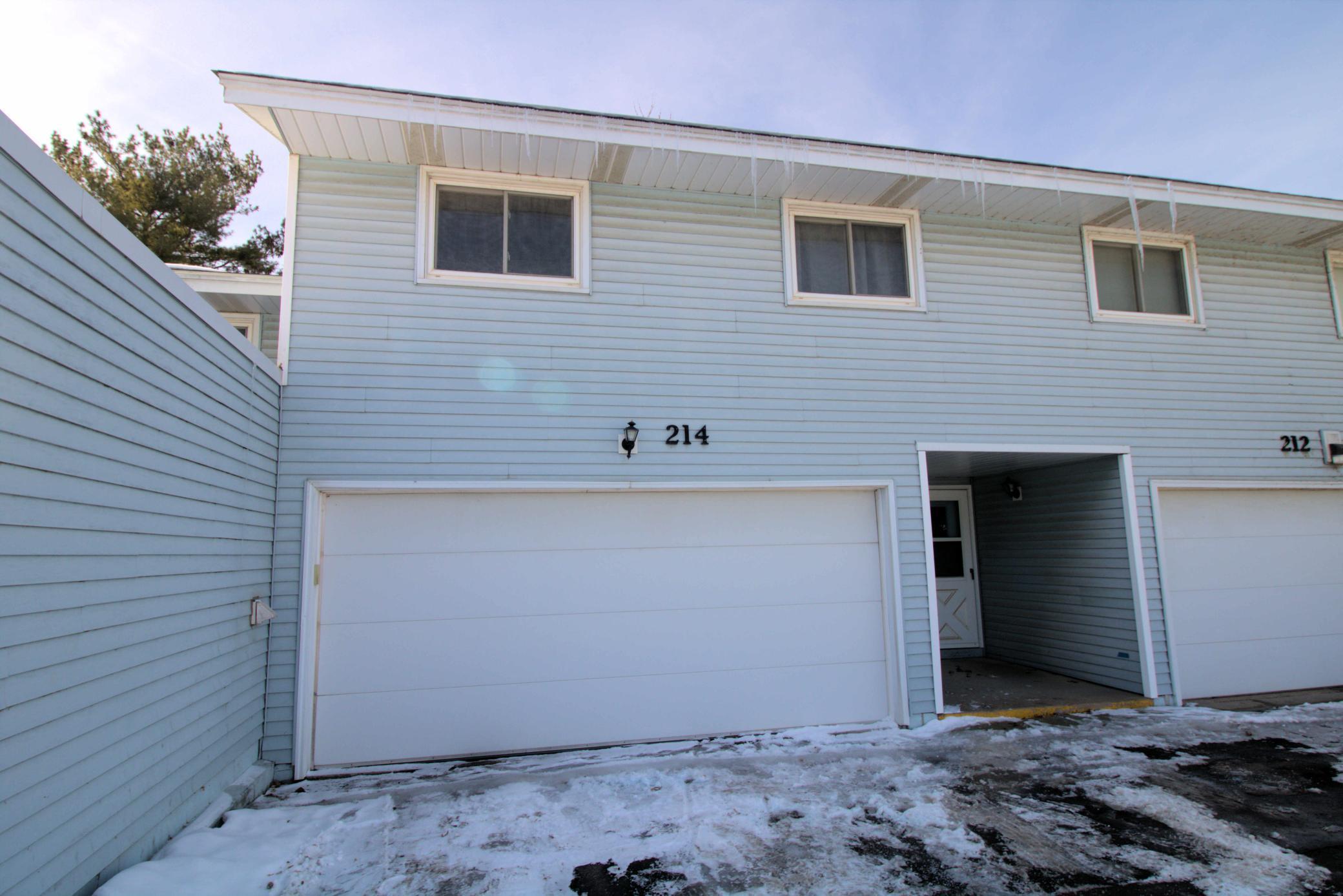 214 Shawnee Trail, Shakopee MN 55379