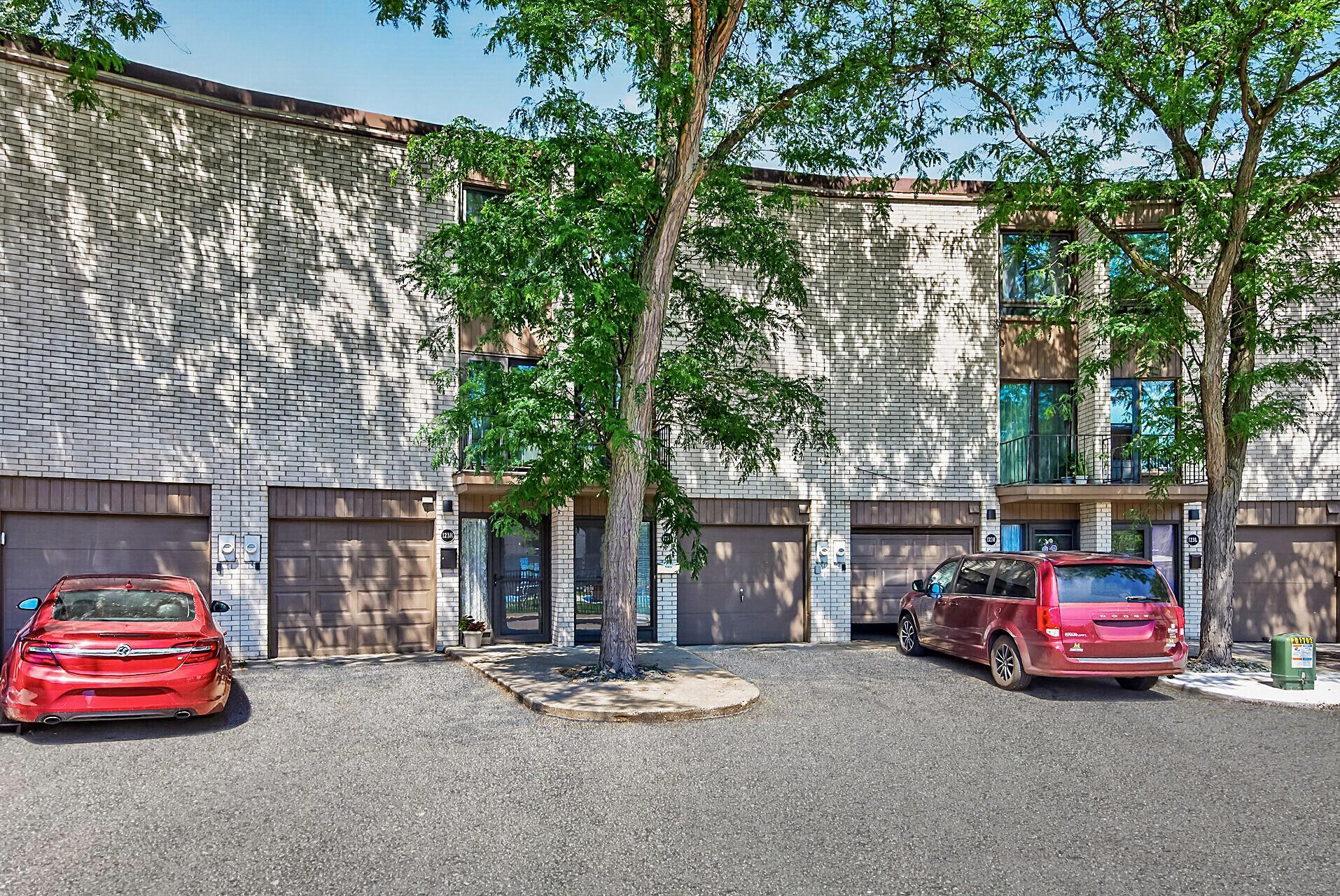 123 Mcknight Road N Unit J, Saint Paul MN 55119
