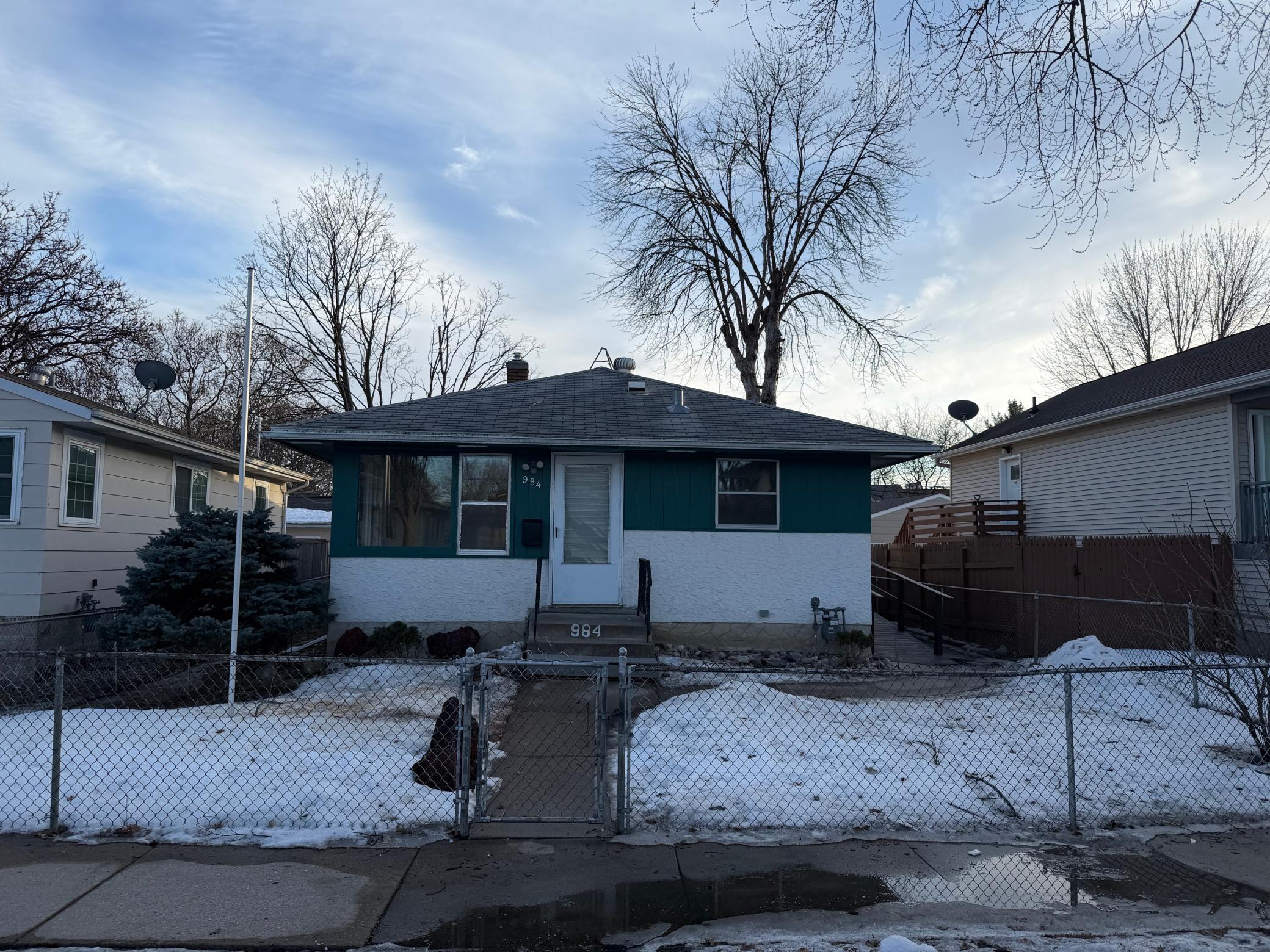 984 Armstrong Avenue, Saint Paul MN 55102