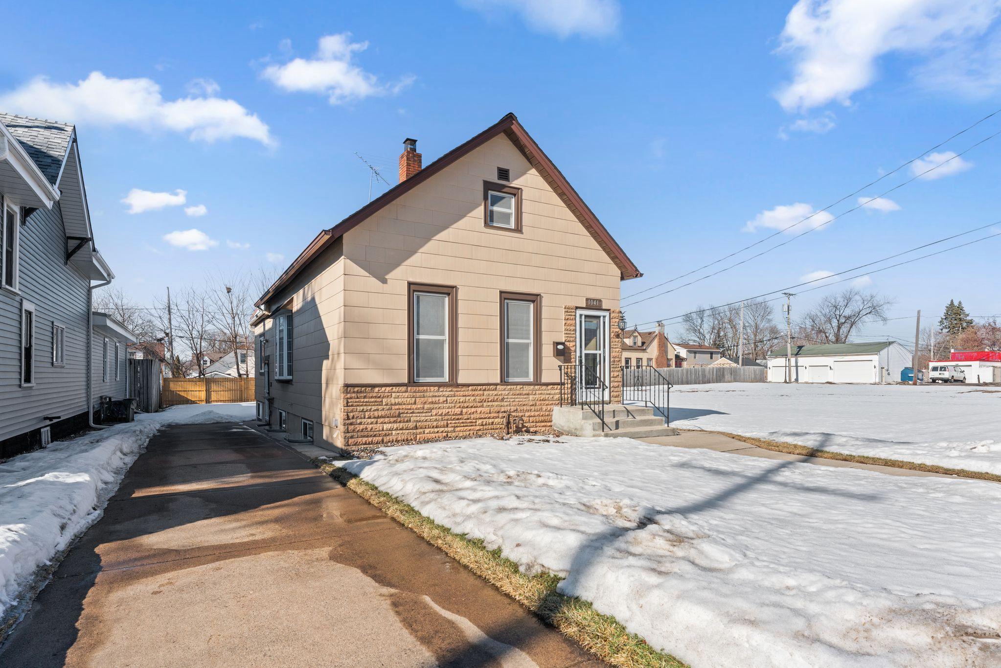 1041 Western Avenue N, Saint Paul MN 55117
