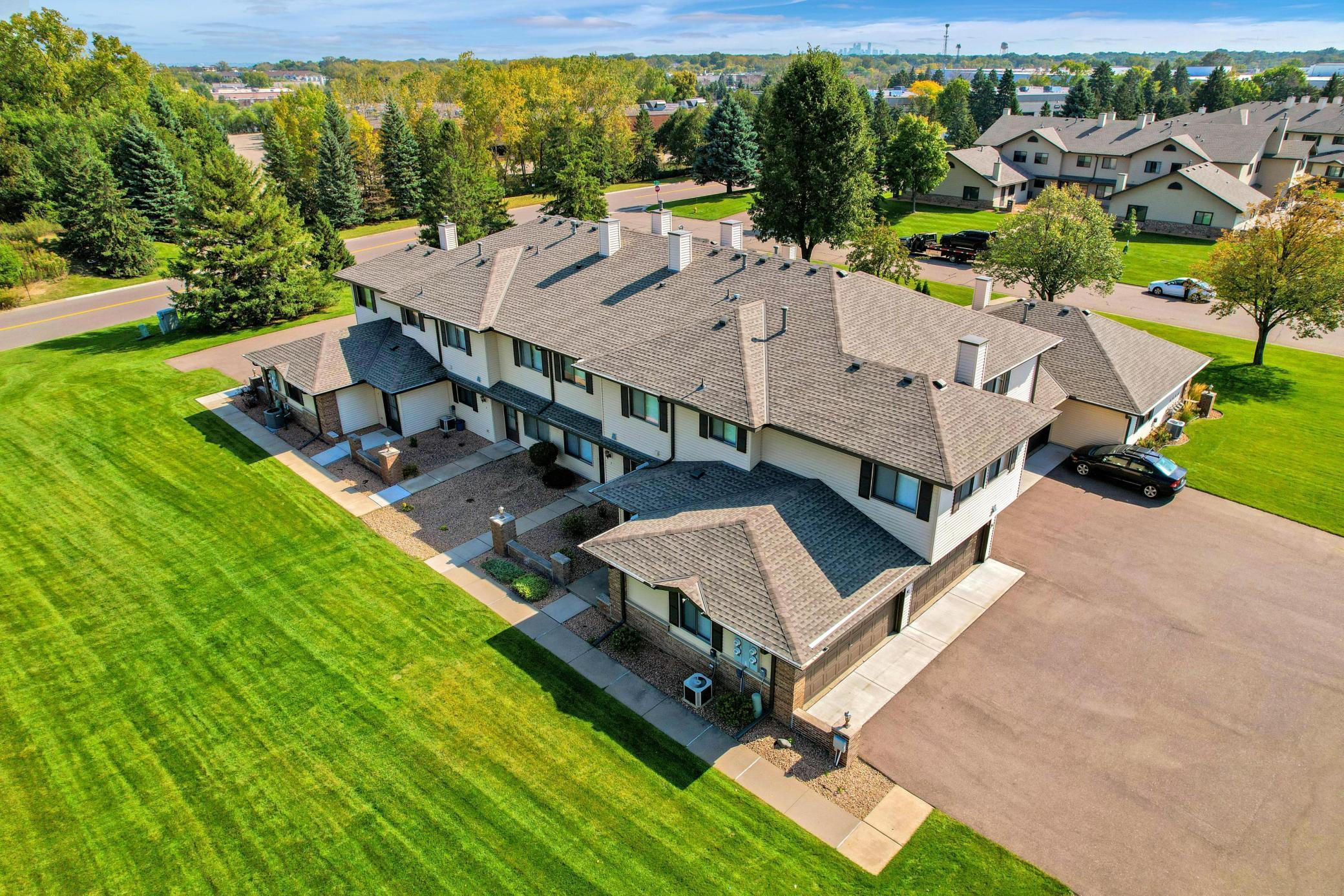 9900 55th Avenue N Unit 8, Plymouth MN 55442