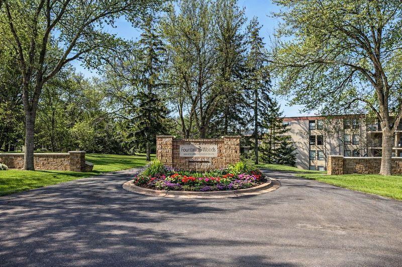 6670 Vernon Avenue S Unit 105, Edina MN 55436