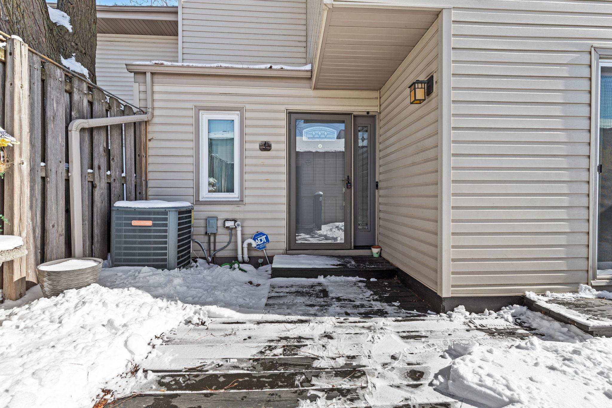 138 Ruth Street N Unit 9, Saint Paul MN 55119