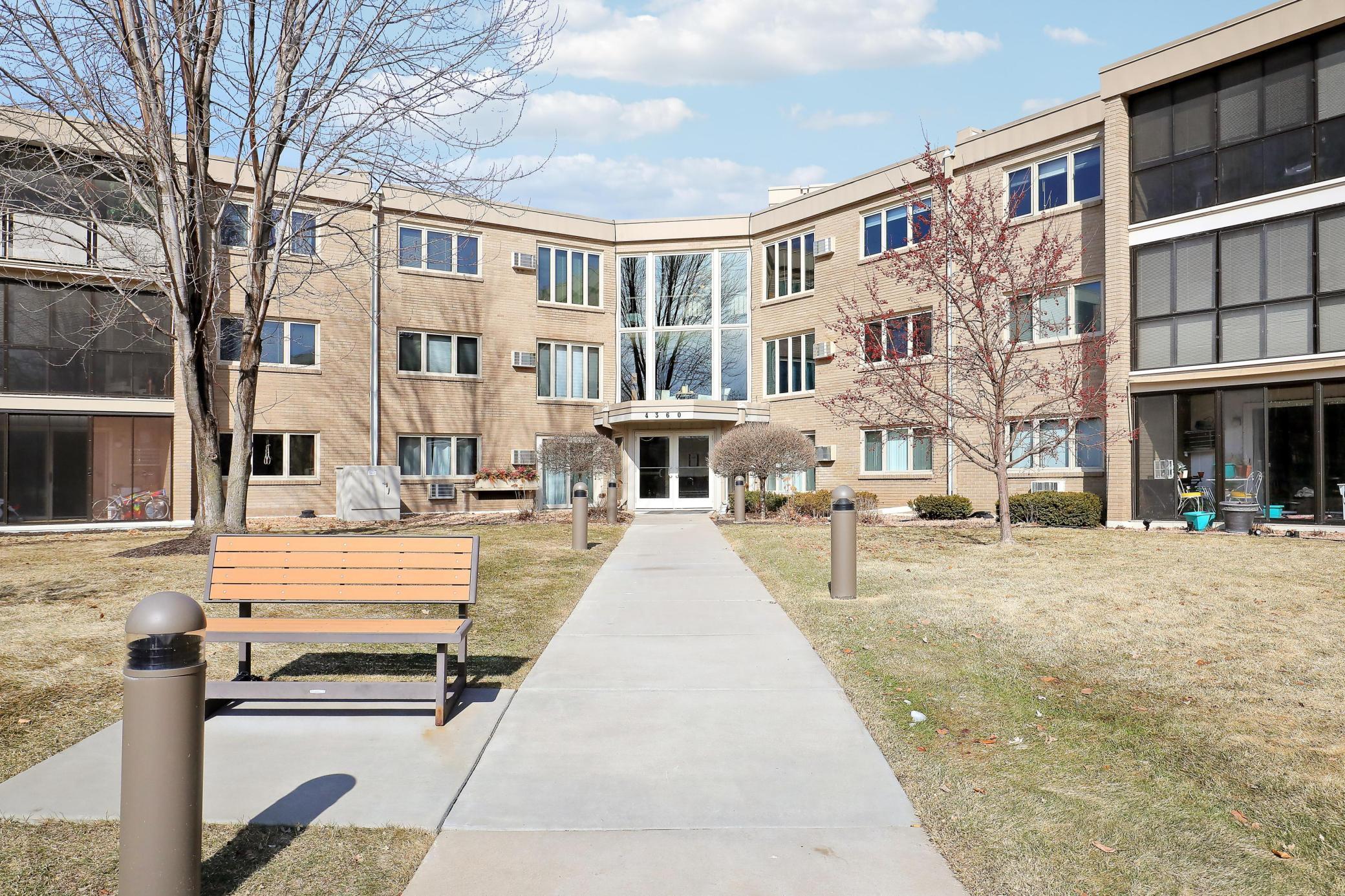 4360 Brookside Court Unit 218, Edina MN 55436