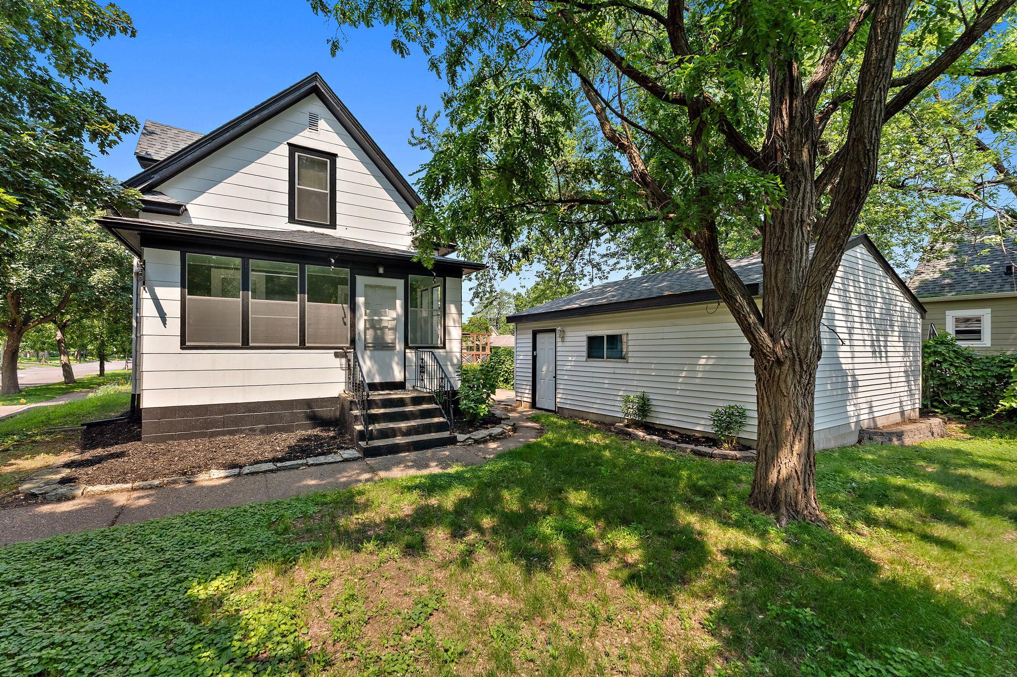 1467 Charles Avenue, Saint Paul MN 55104