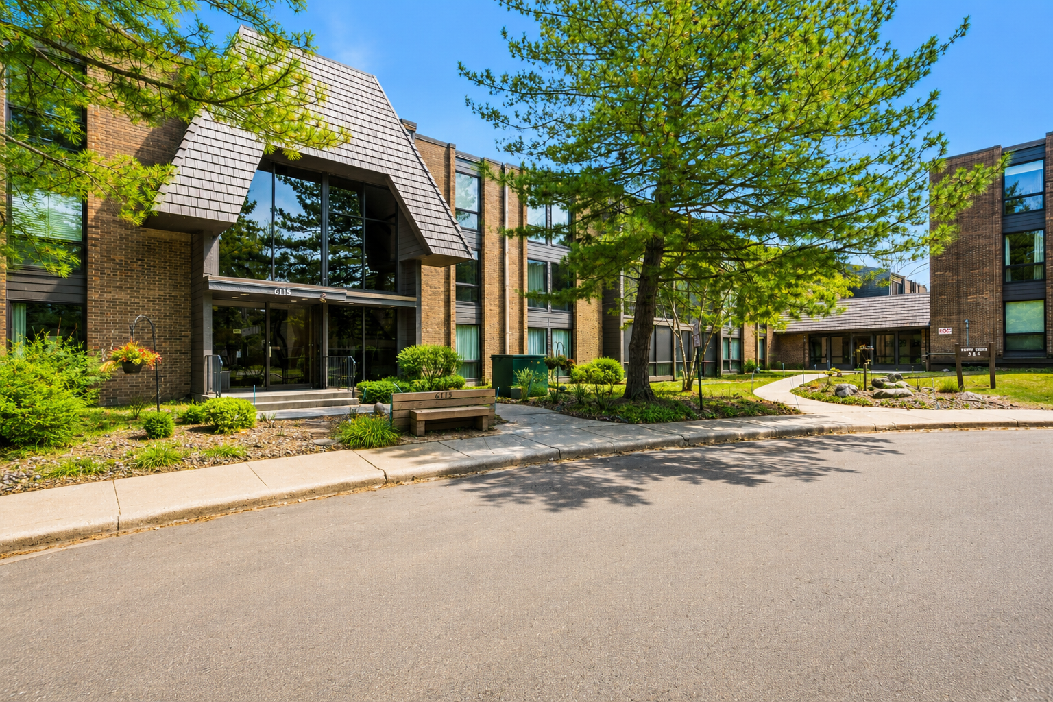 6115 Lincoln Drive Unit 152, Edina MN 55436