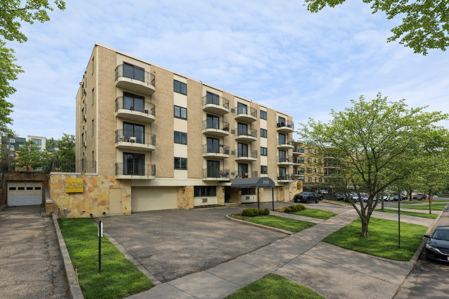 2928 Dean Parkway Unit 2L, Minneapolis MN 55416