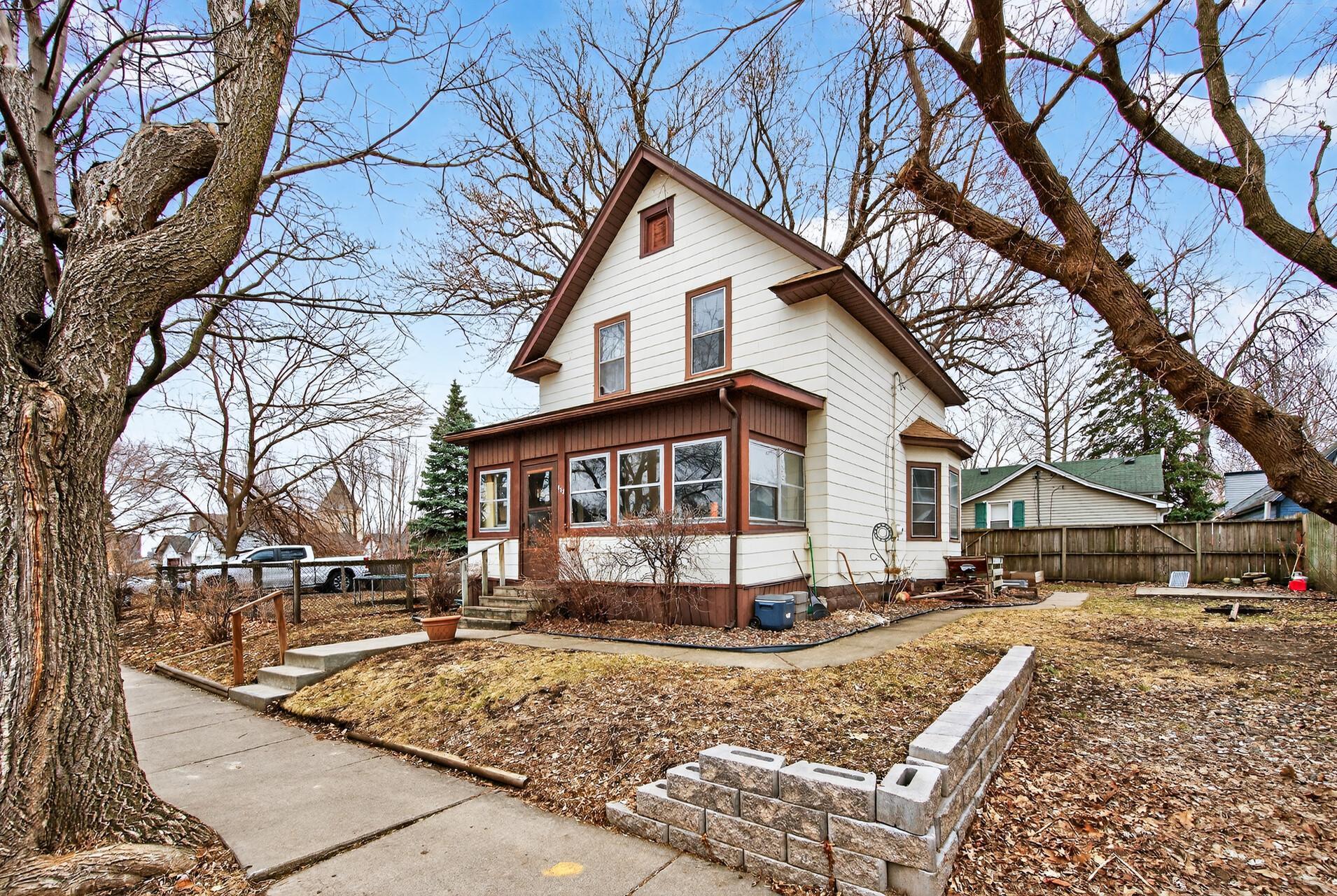 632 Manomin Avenue, Saint Paul MN 55107