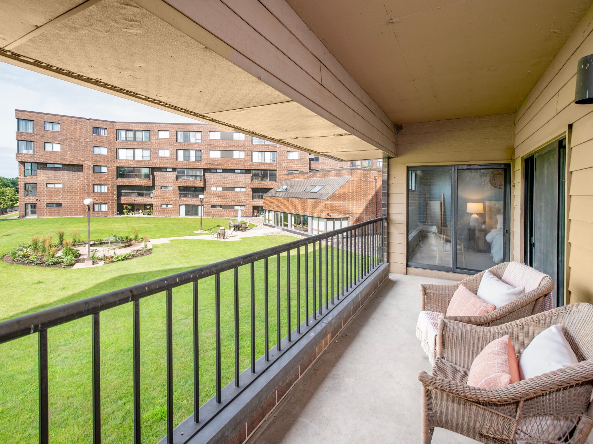 2265 Youngman Avenue Unit 208E, Saint Paul MN 55116