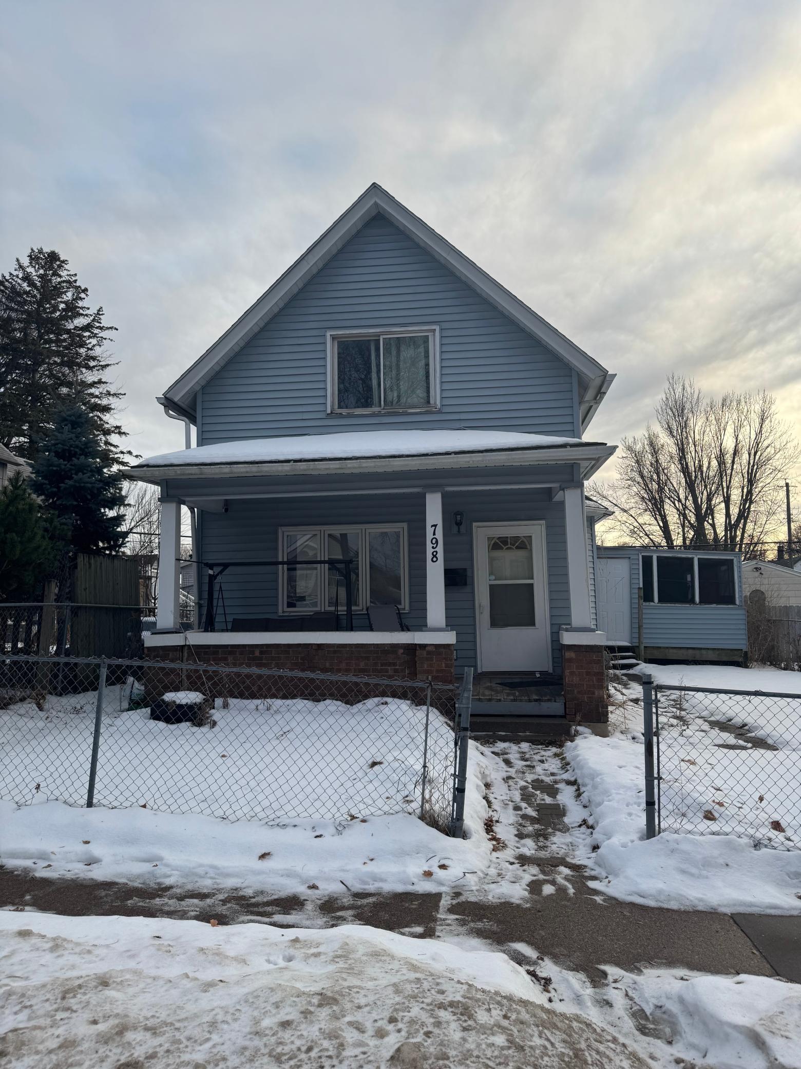 798 Cook Avenue E, Saint Paul MN 55106