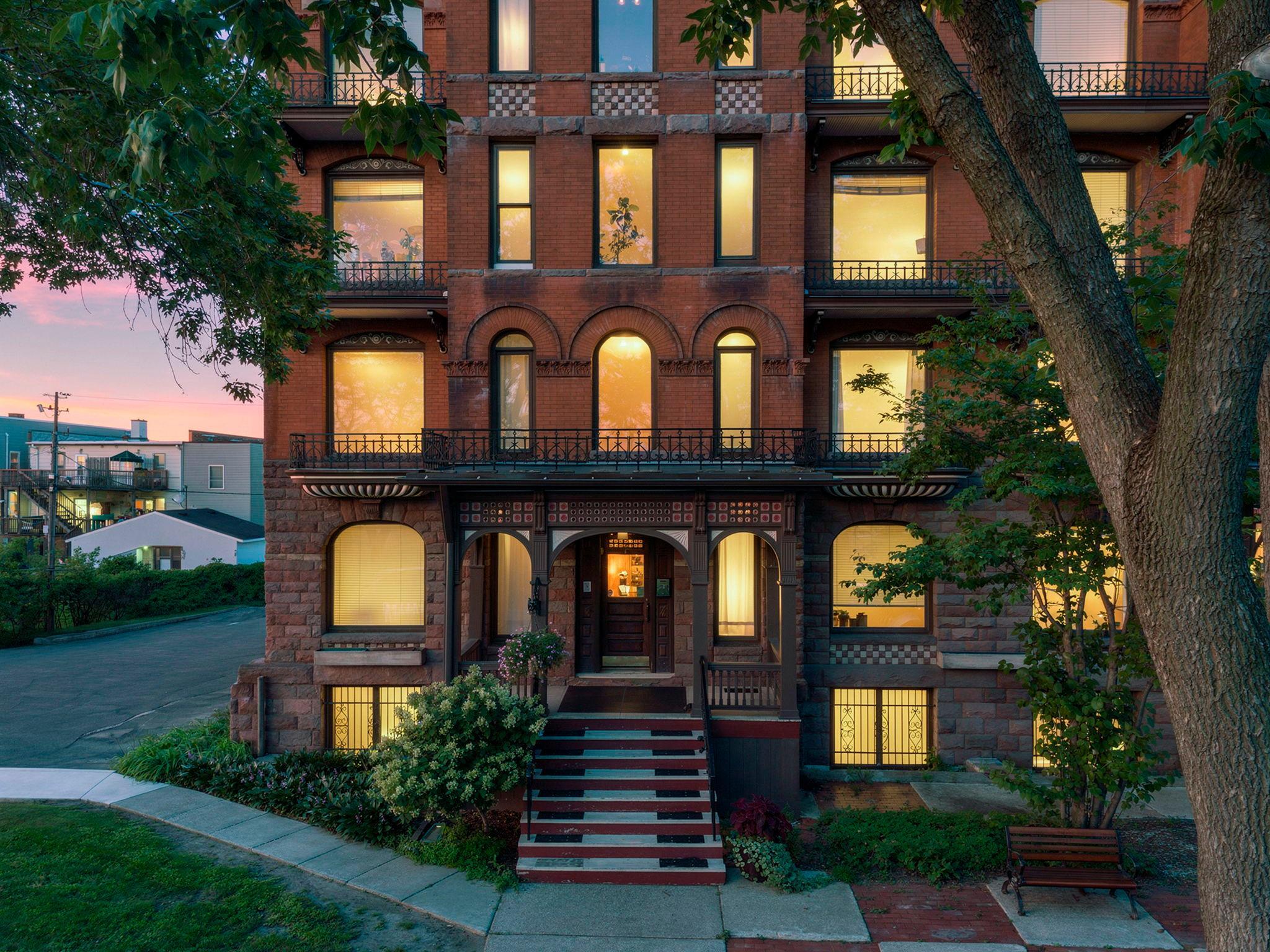 703 Laurel Avenue Unit 1W, Saint Paul MN 55104
