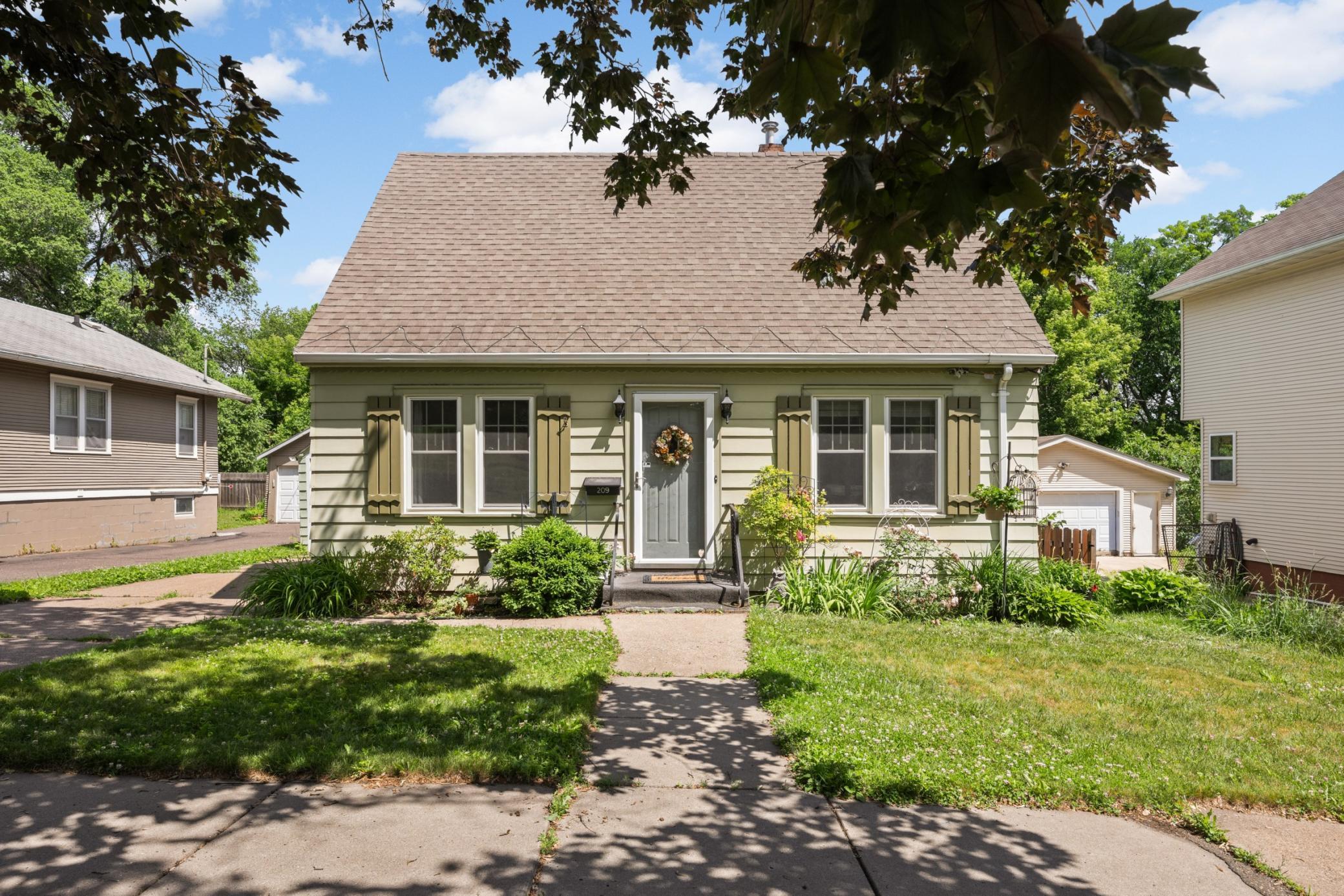 209 Robie Street W, Saint Paul MN 55107