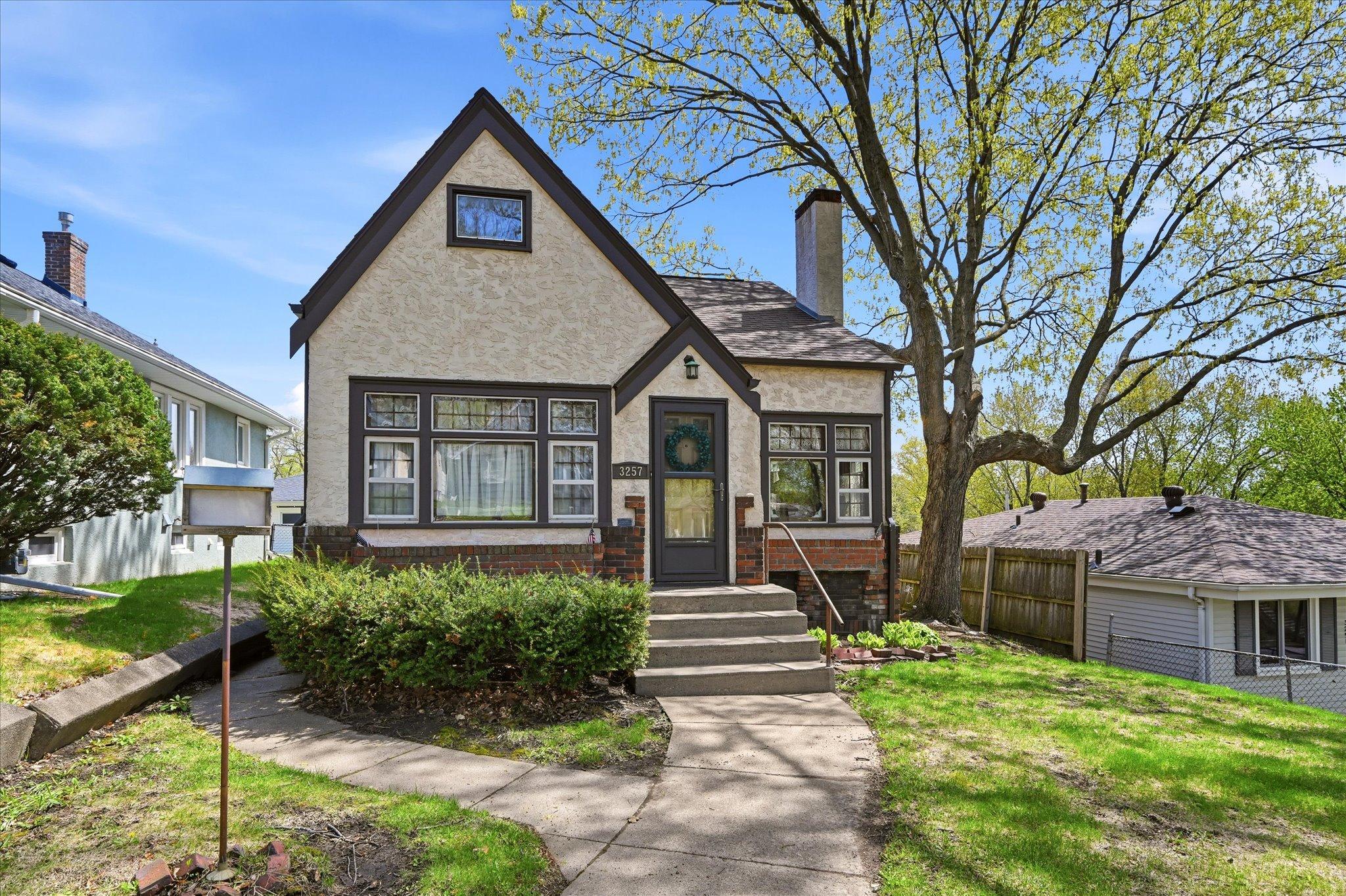 3257 Hayes Street NE, Minneapolis MN 55418