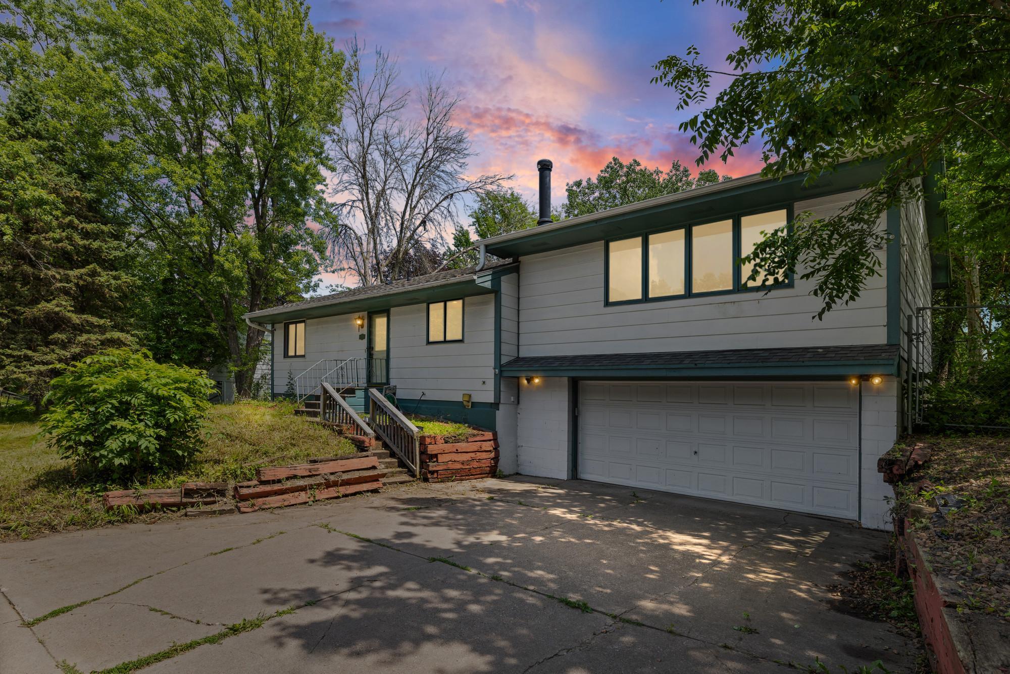 806 Parkway Drive, Saint Paul MN 55106