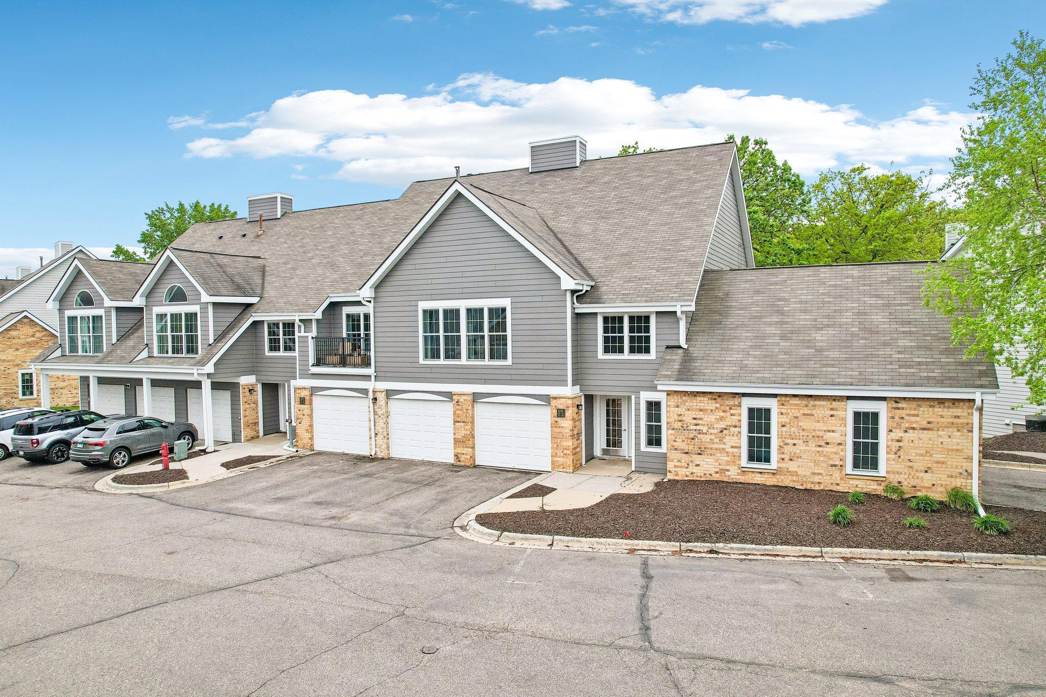 6030 Chasewood Parkway Unit 201, Minnetonka MN 55343