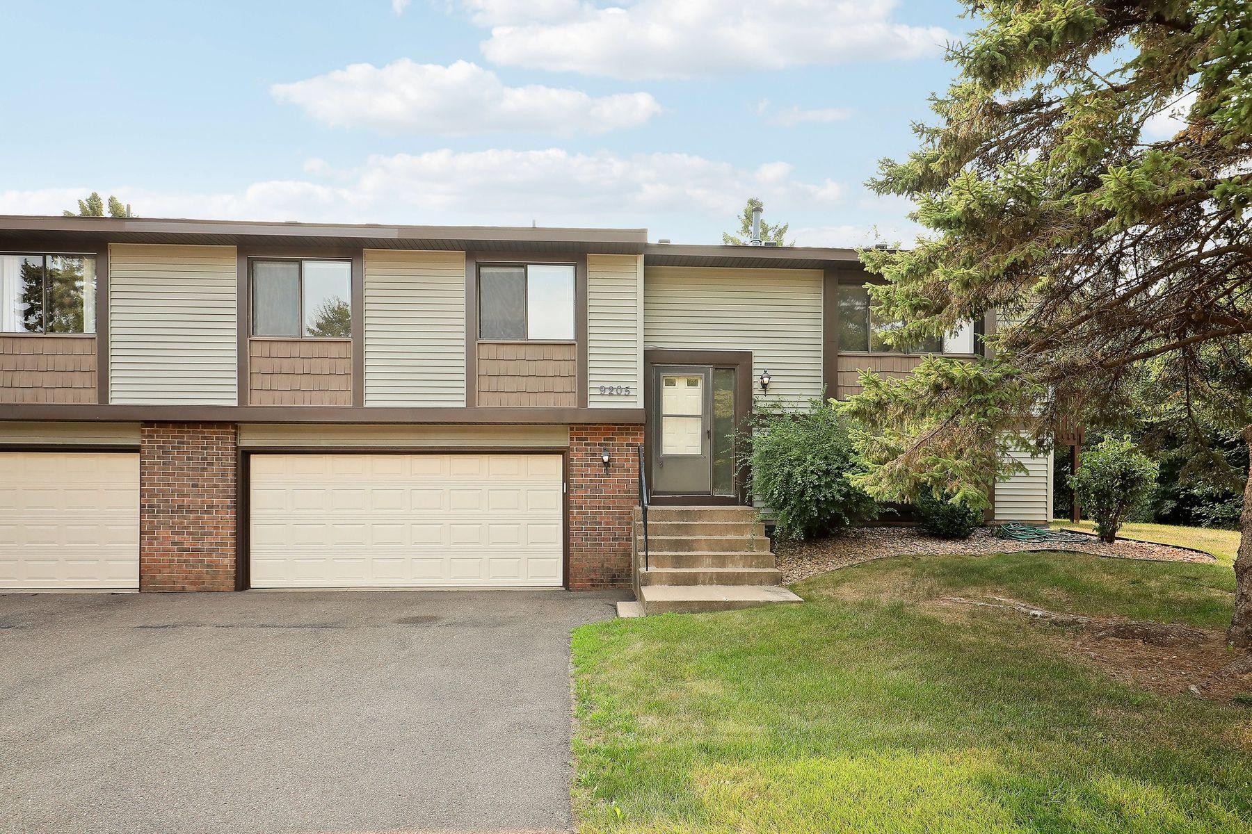 9205 Dartford Road, Woodbury MN 55125