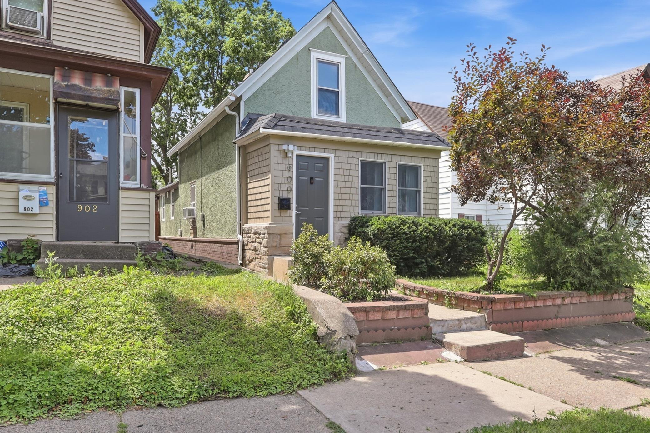 900 Geranium Avenue E, Saint Paul MN 55106