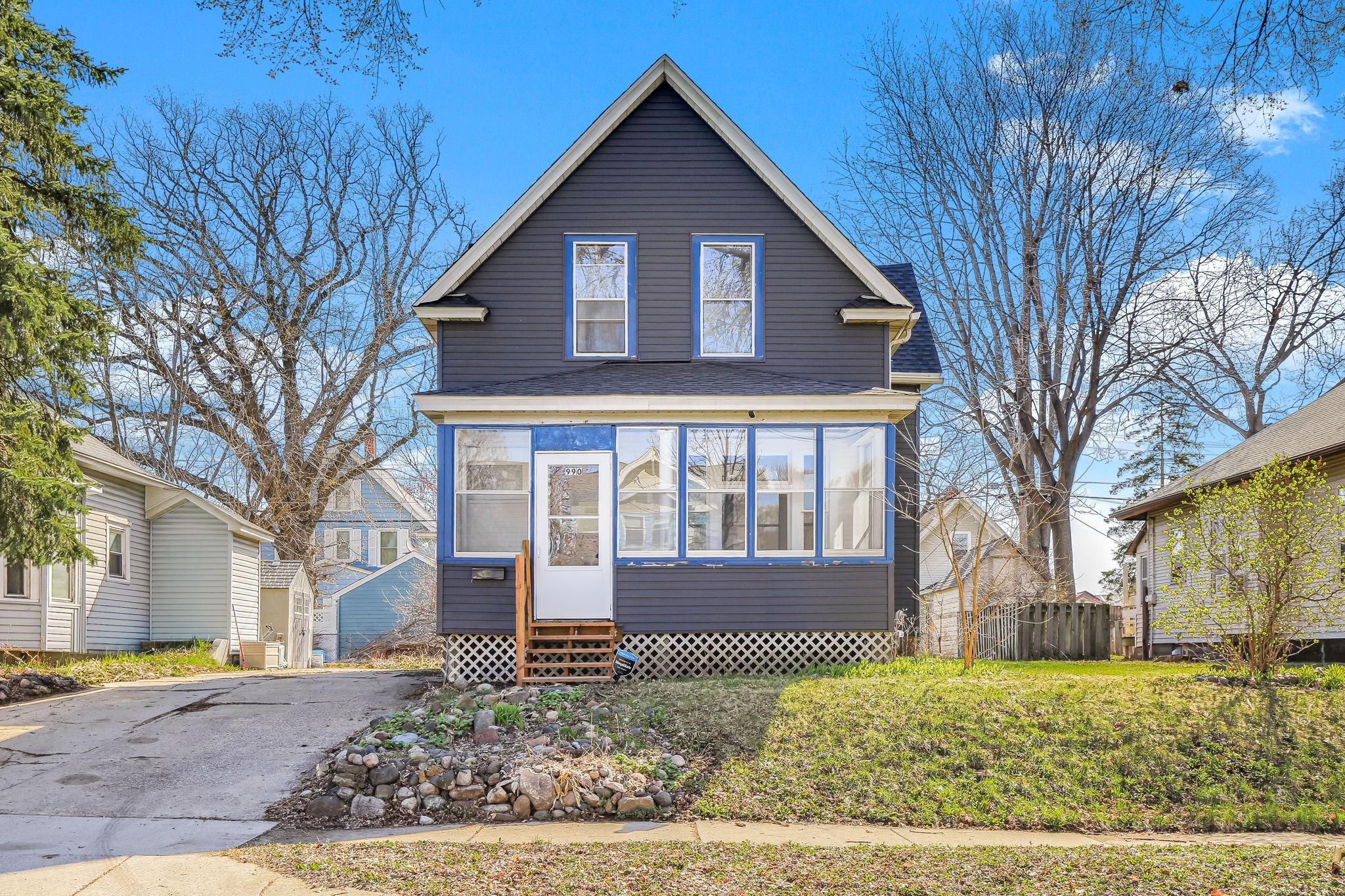 990 Como Place, Saint Paul MN 55103