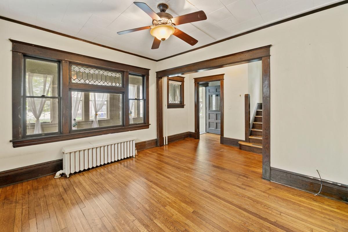 985 5th Street E, Saint Paul MN 55106