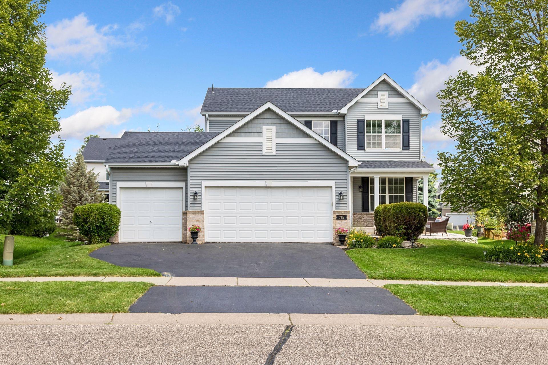 715 Lake Ridge Drive, Woodbury MN 55129