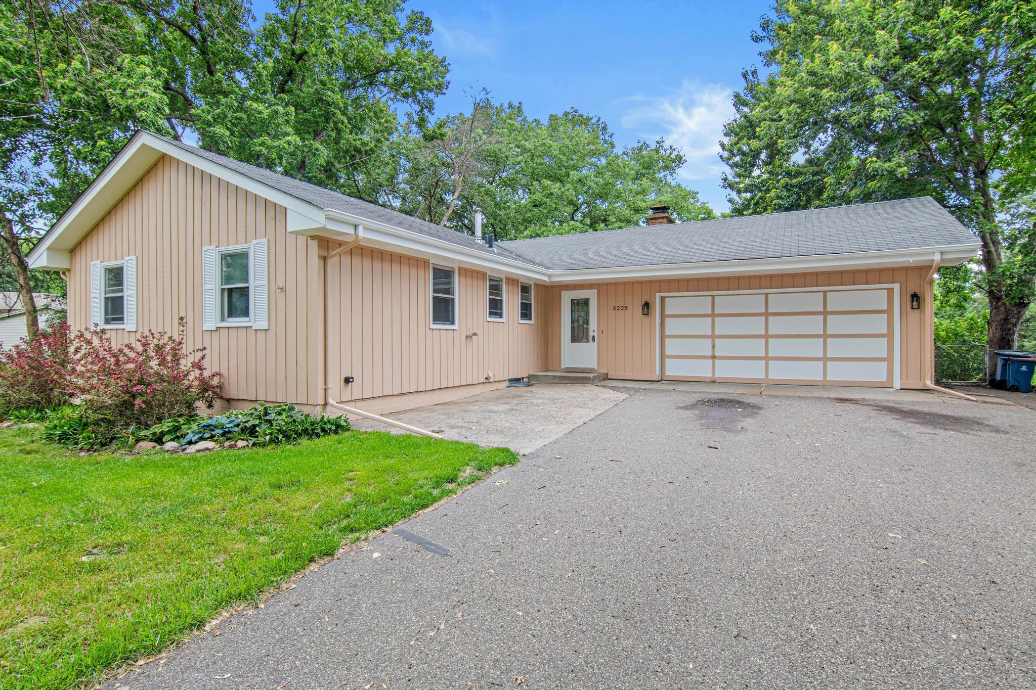 3225 Lanewood Lane N, Plymouth MN 55447
