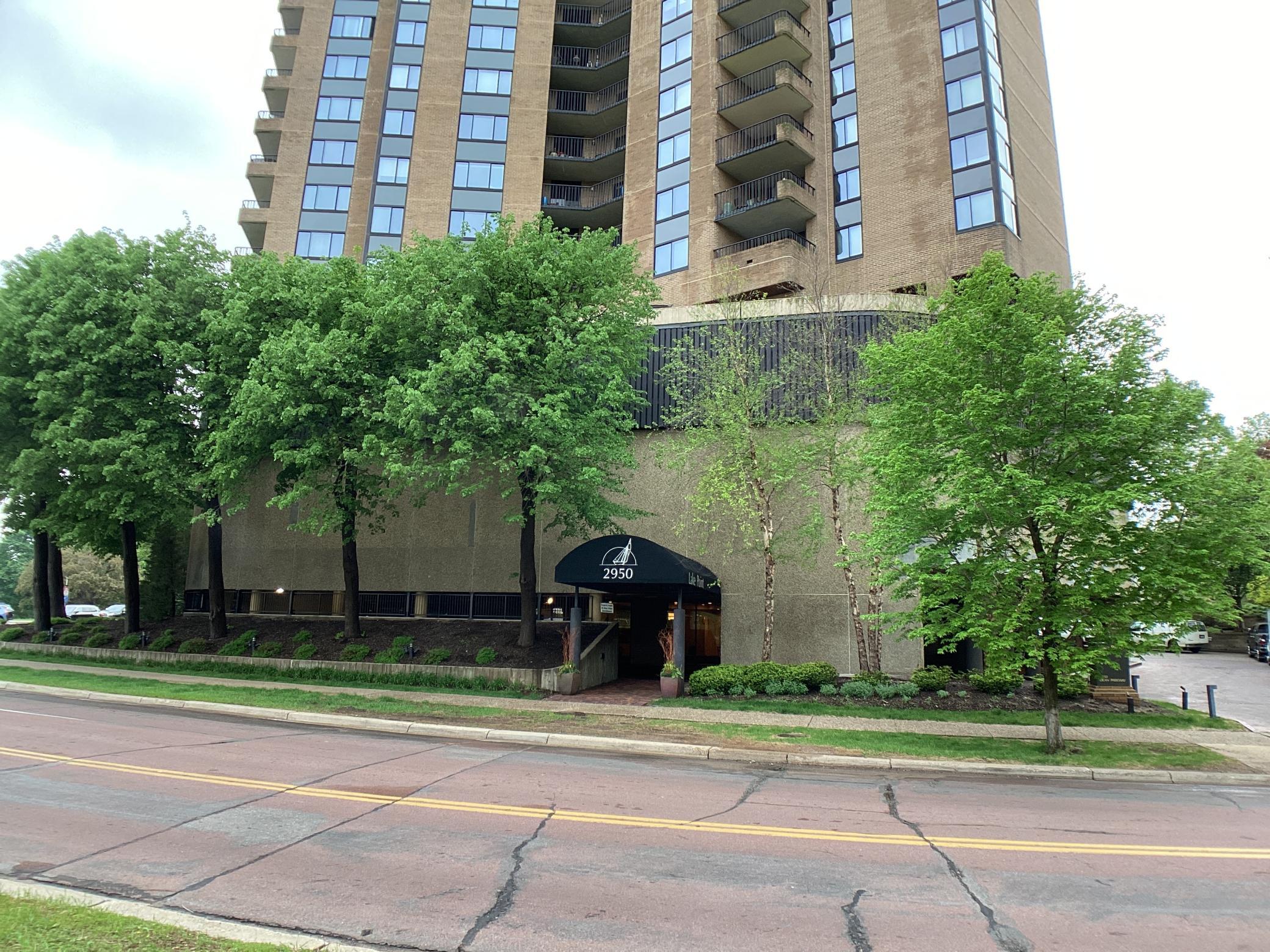 2950 Dean Parkway Unit 604, Minneapolis MN 55416
