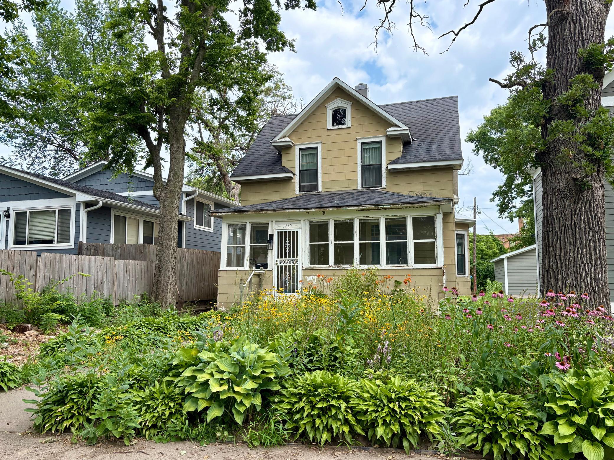 1712 8th Avenue N, Minneapolis MN 55411