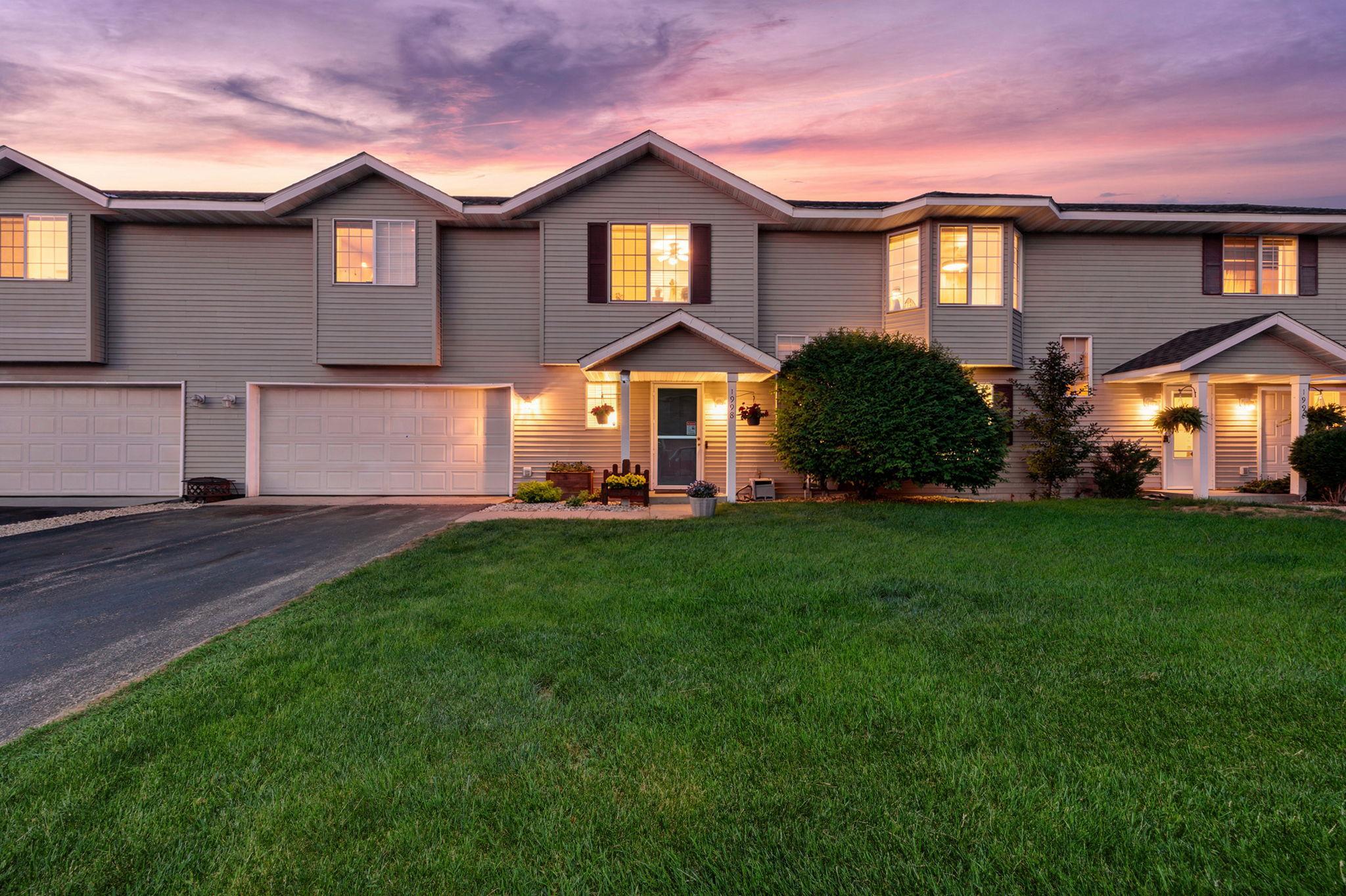 1998 Brittany Court, Shakopee MN 55379