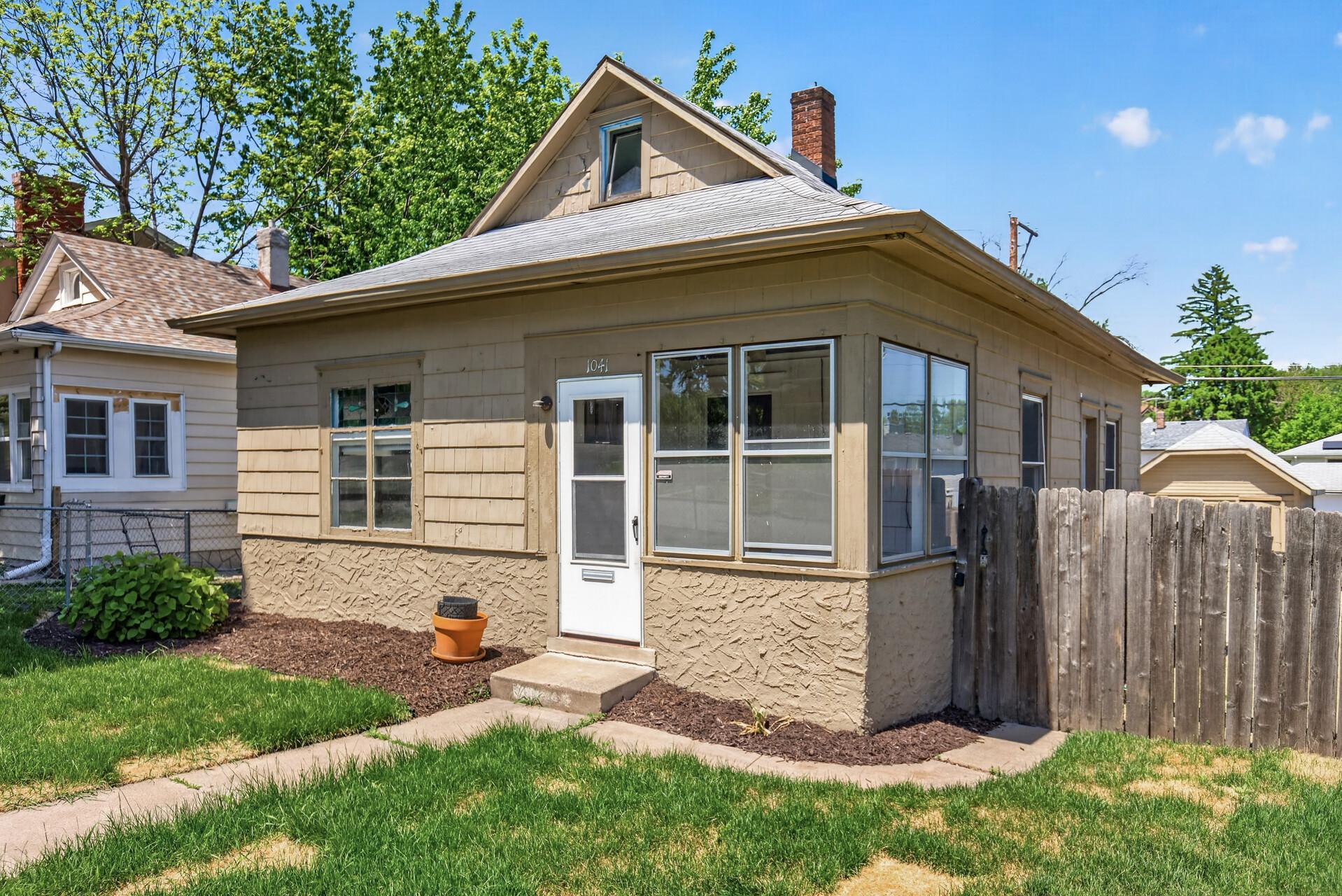 1041 Magnolia Avenue E, Saint Paul MN 55106