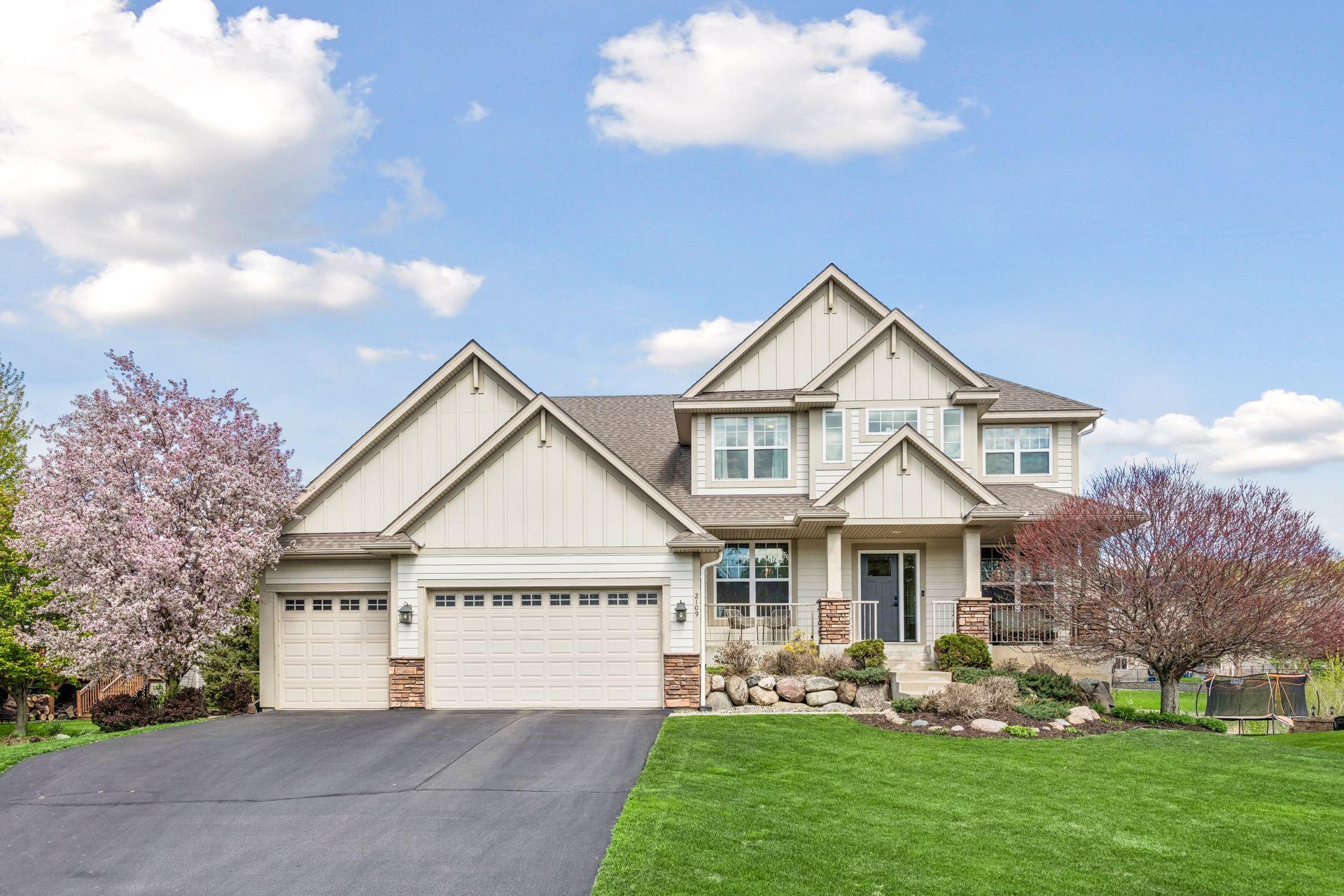 2109 Valley Creek Lane, Shakopee MN 55379