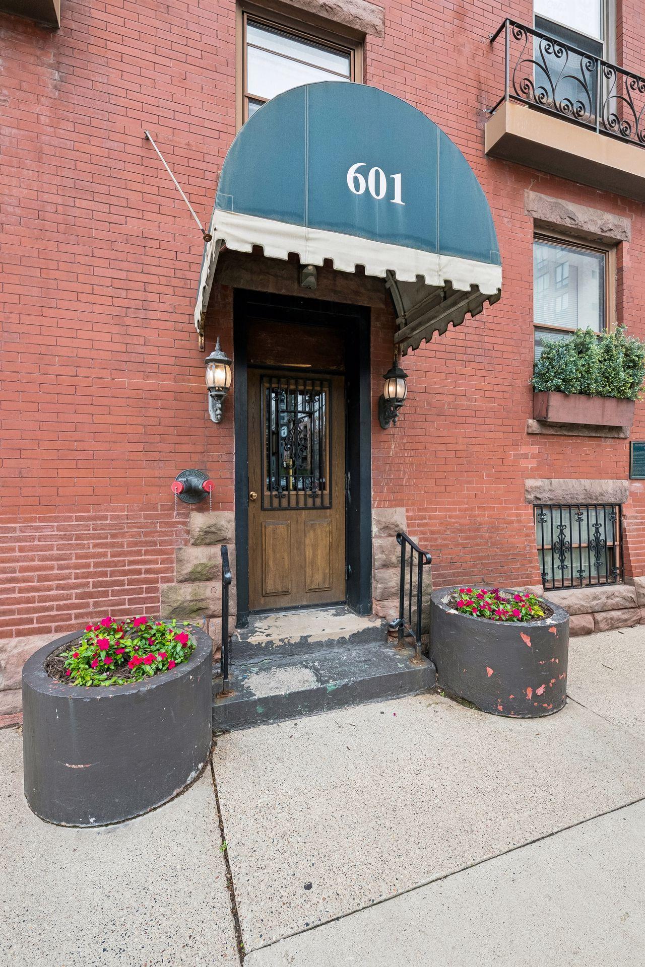 601 S 9th Street Unit 1, Minneapolis MN 55404