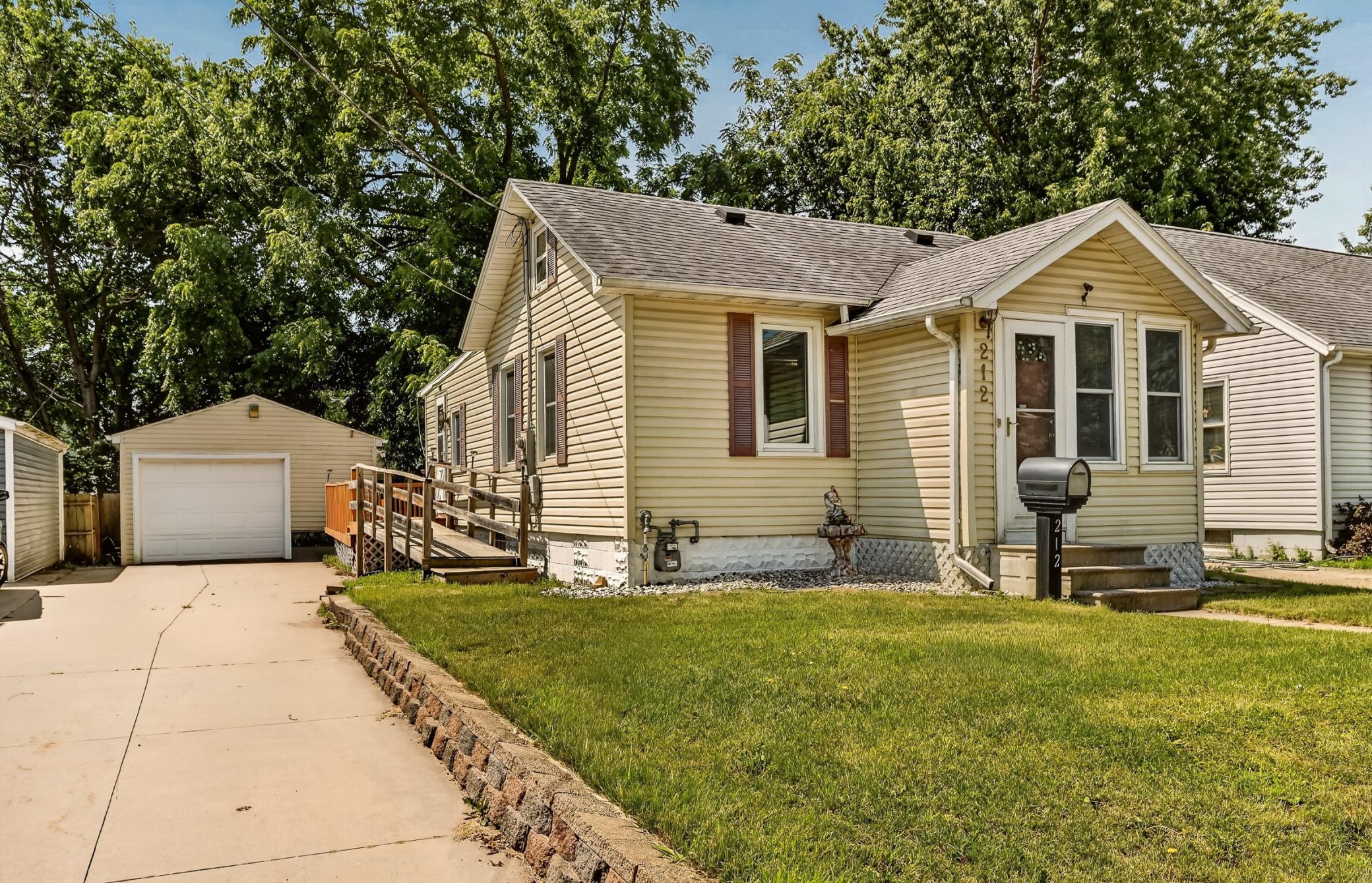 212 10 1/2 Street SE, Rochester MN 55904