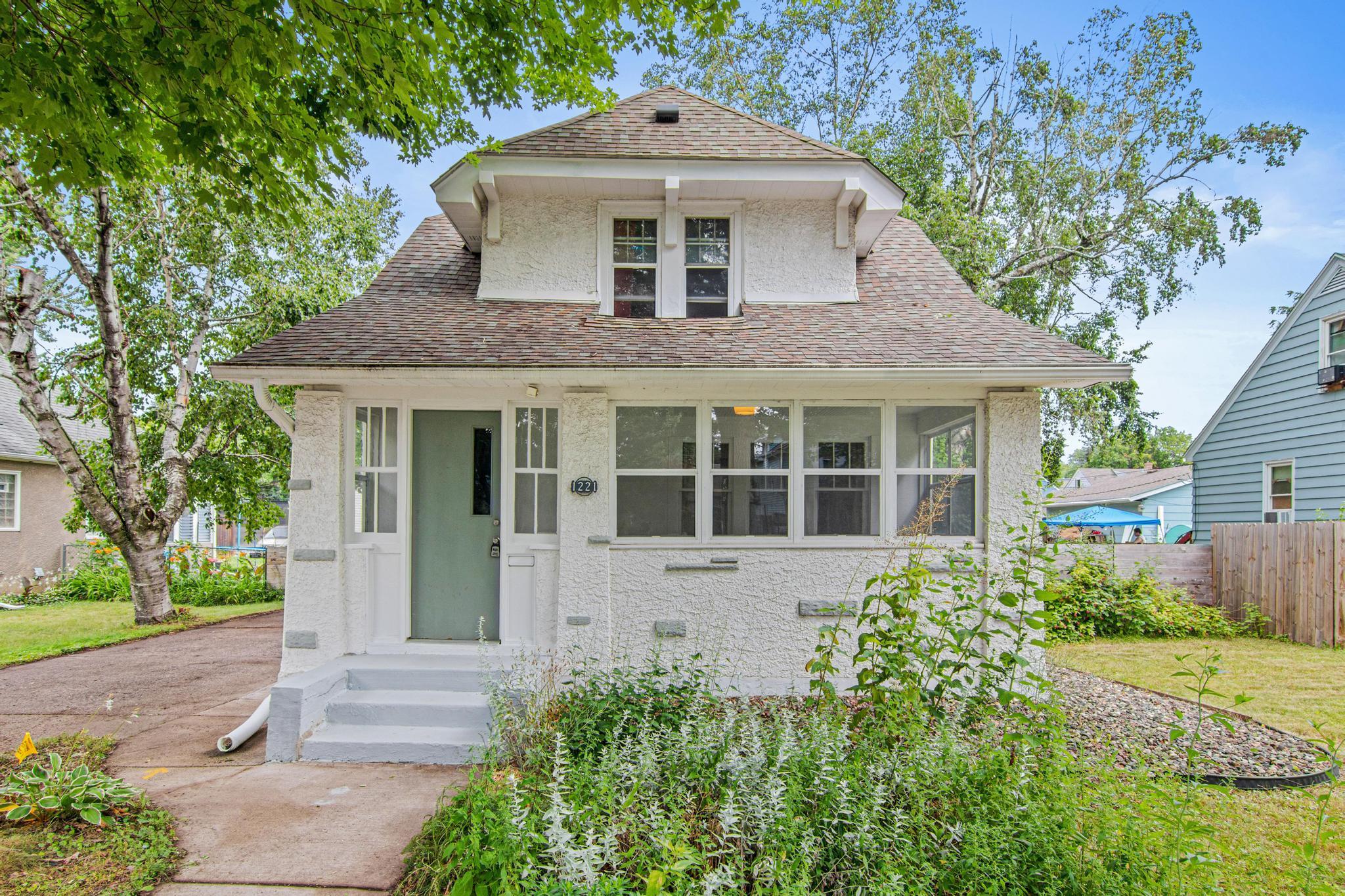 1221 4th Street E, Saint Paul MN 55106