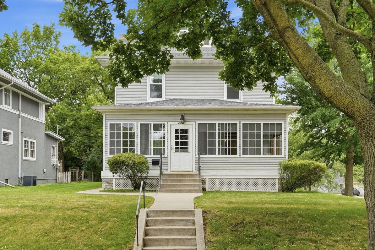 2016 Laurel Avenue, Saint Paul MN 55104