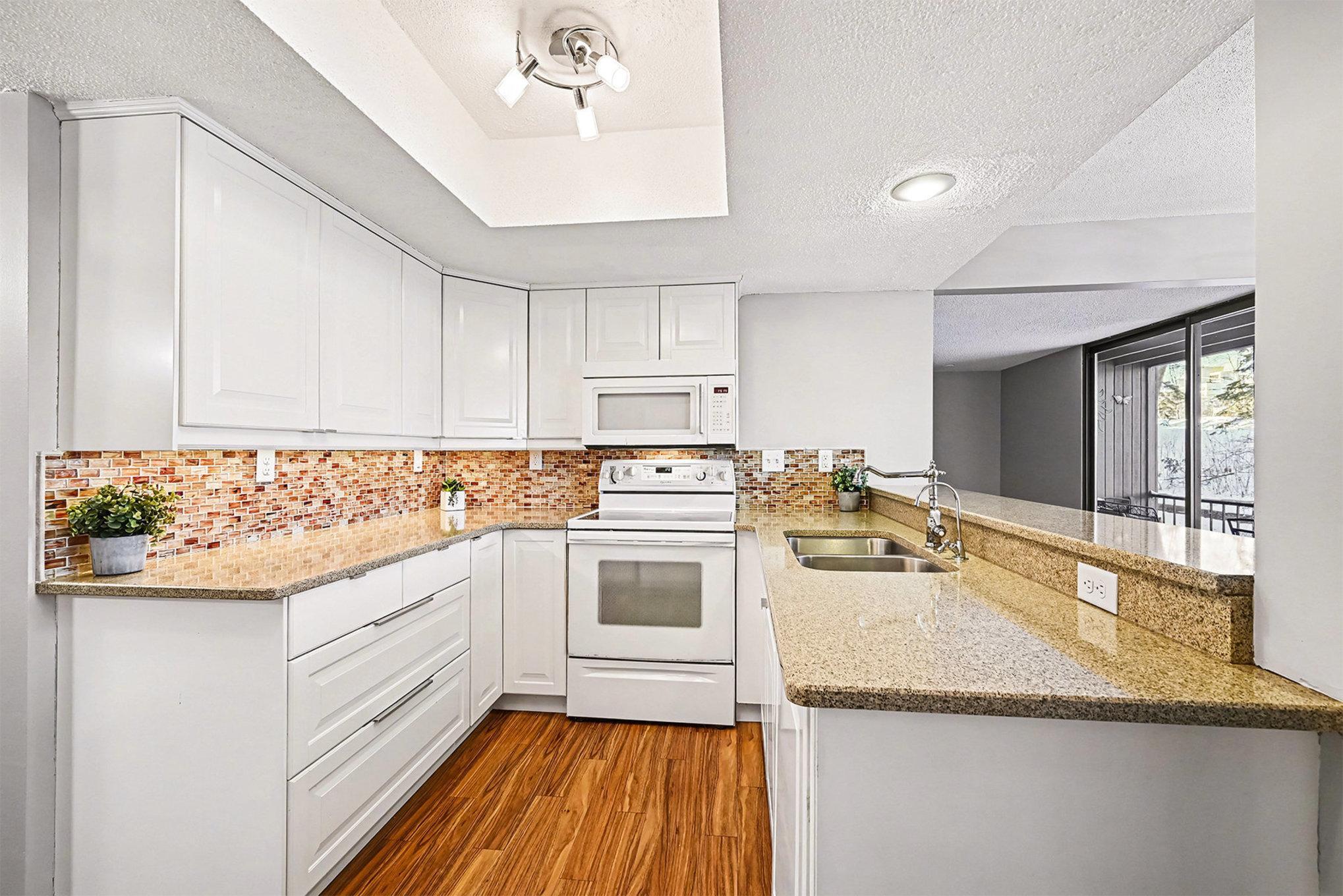6085 Lincoln Drive Unit 122, Edina MN 55436
