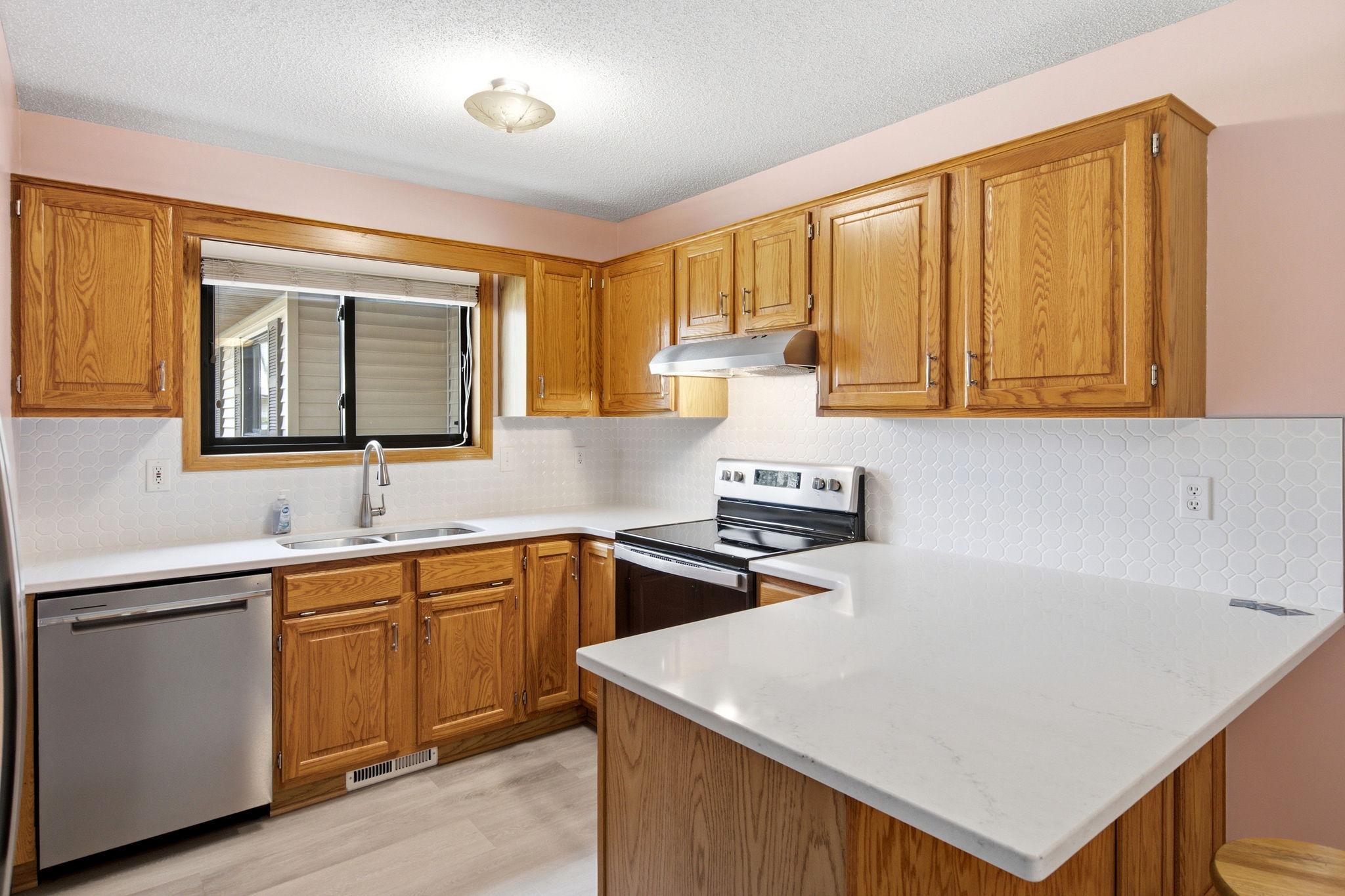 5305 Orleans Lane N Unit 6, Plymouth MN 55442