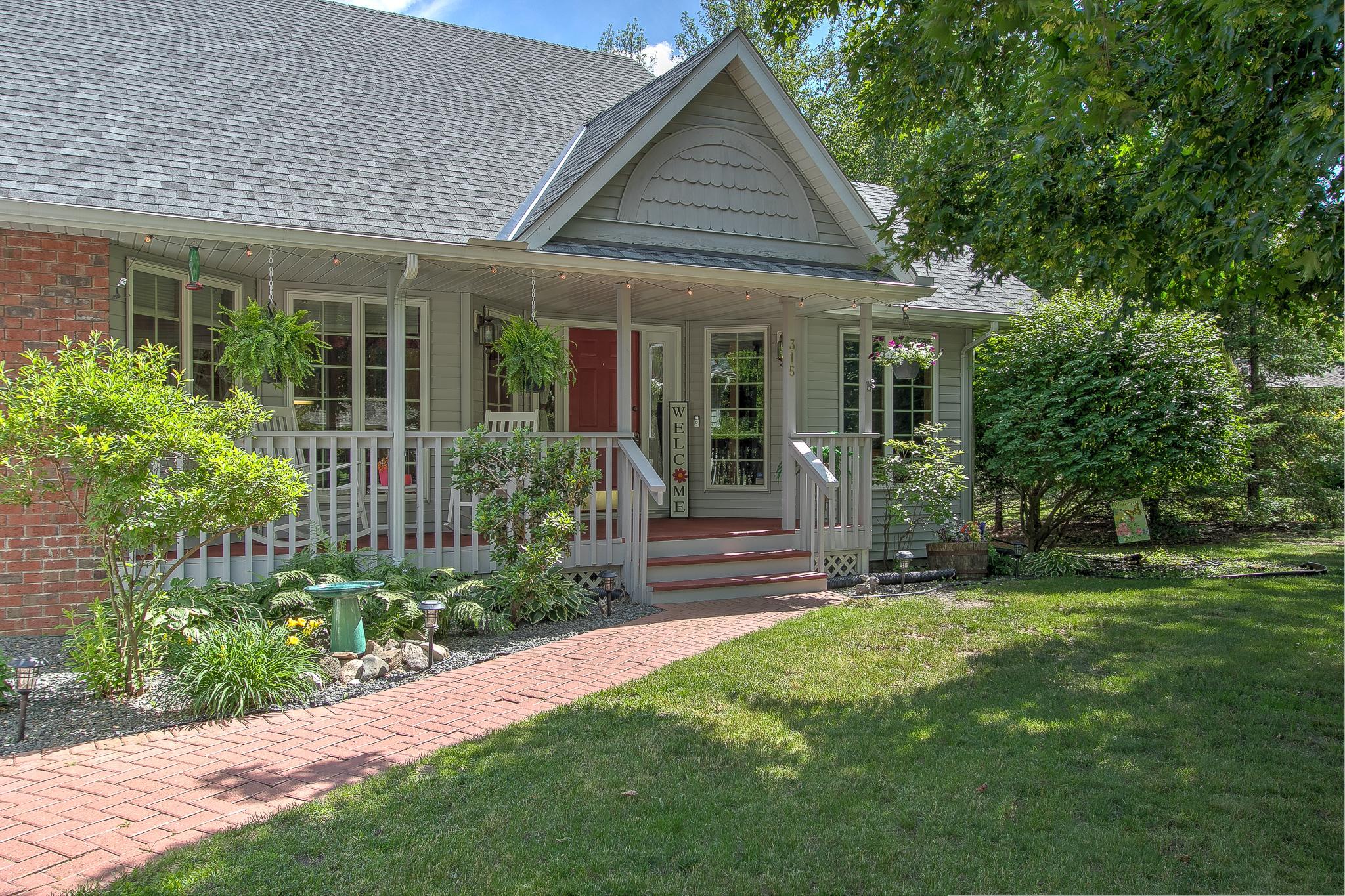 315 Sunset Lane N, Cambridge MN 55008