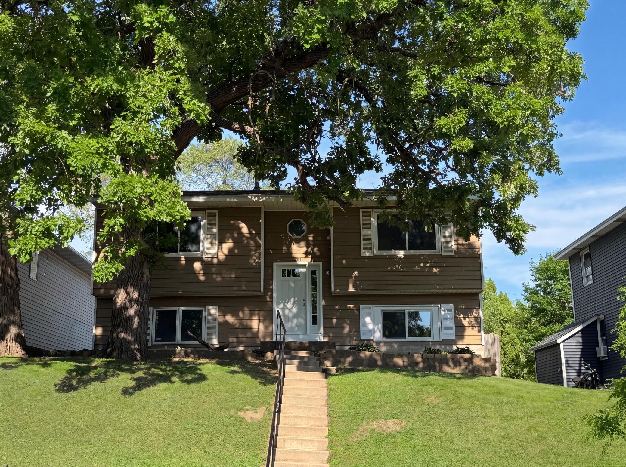 546 Hazel Street N, Saint Paul MN 55119