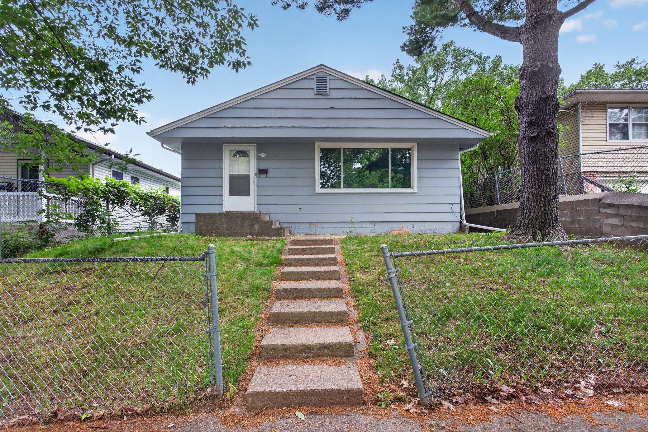 2046 Reaney Avenue E, Saint Paul MN 55119