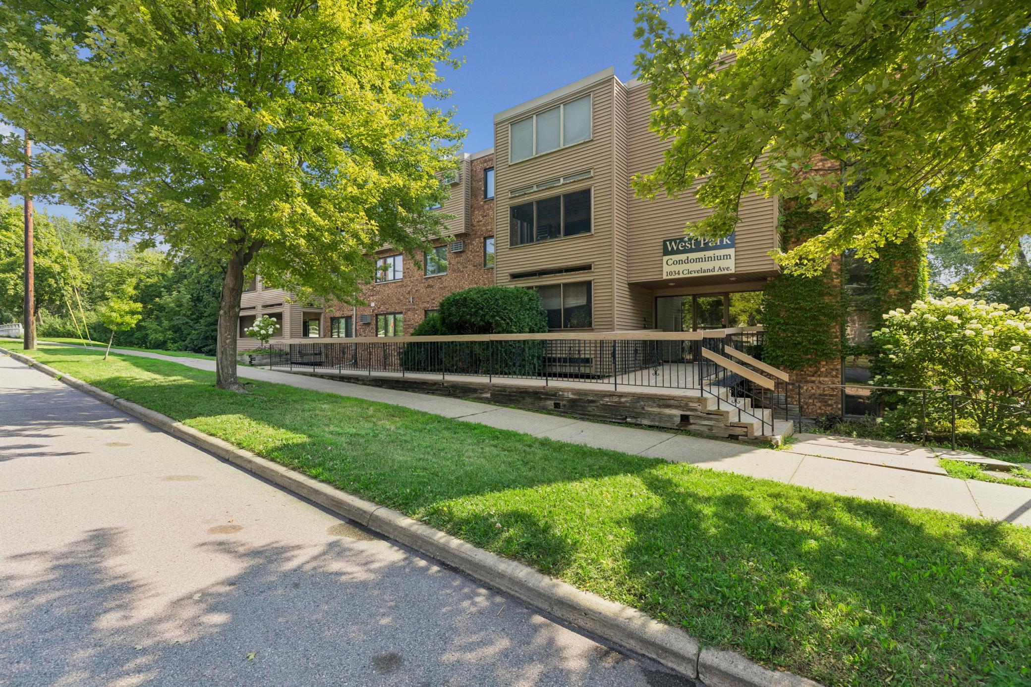 1034 Cleveland Avenue S Unit 105, Saint Paul MN 55116