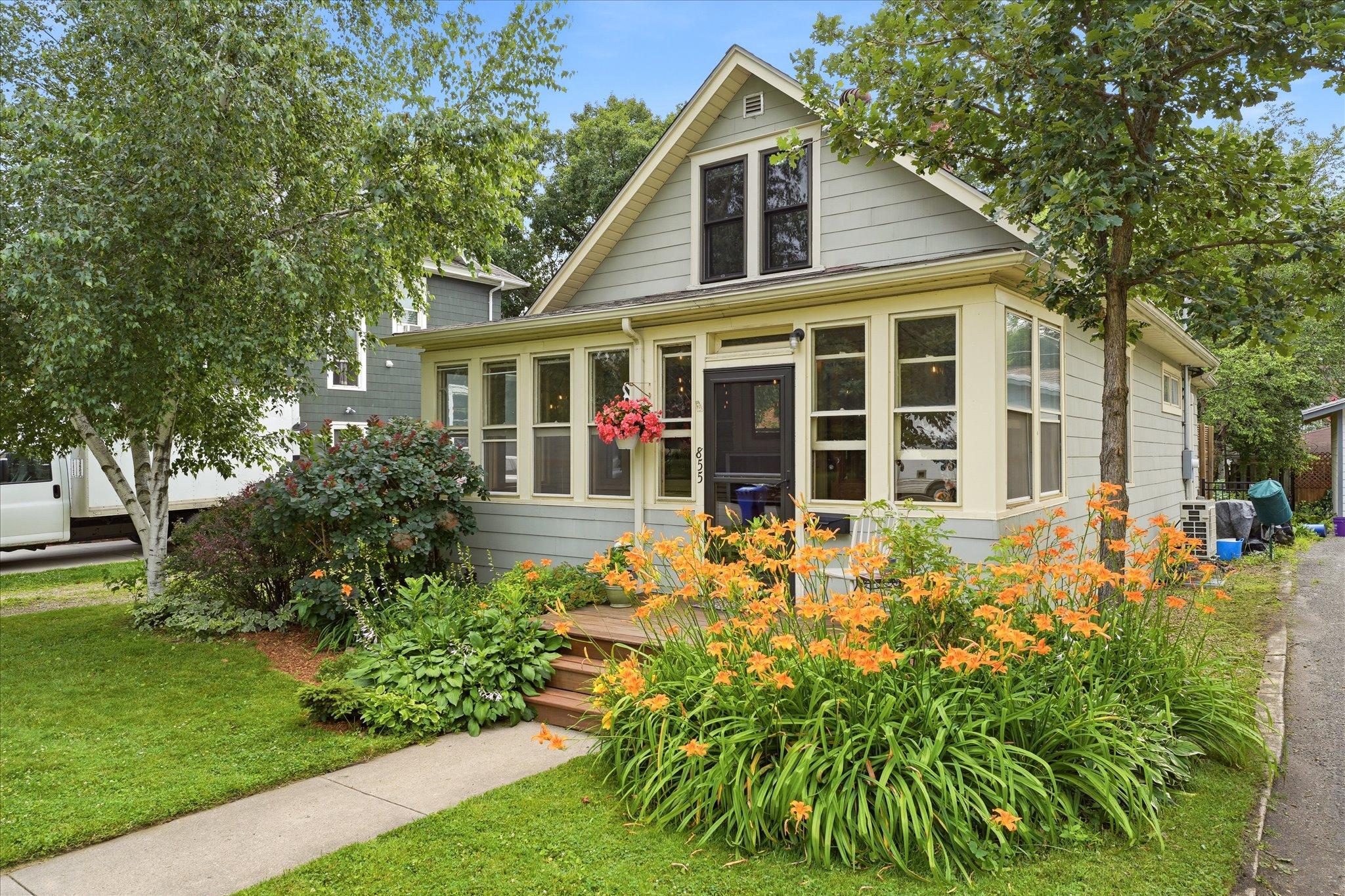 855 Delaware Avenue, Saint Paul MN 55107