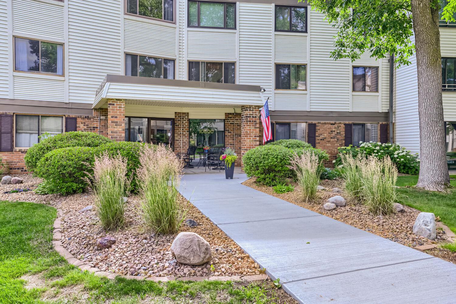 10600 43rd Avenue N Unit 202, Plymouth MN 55442