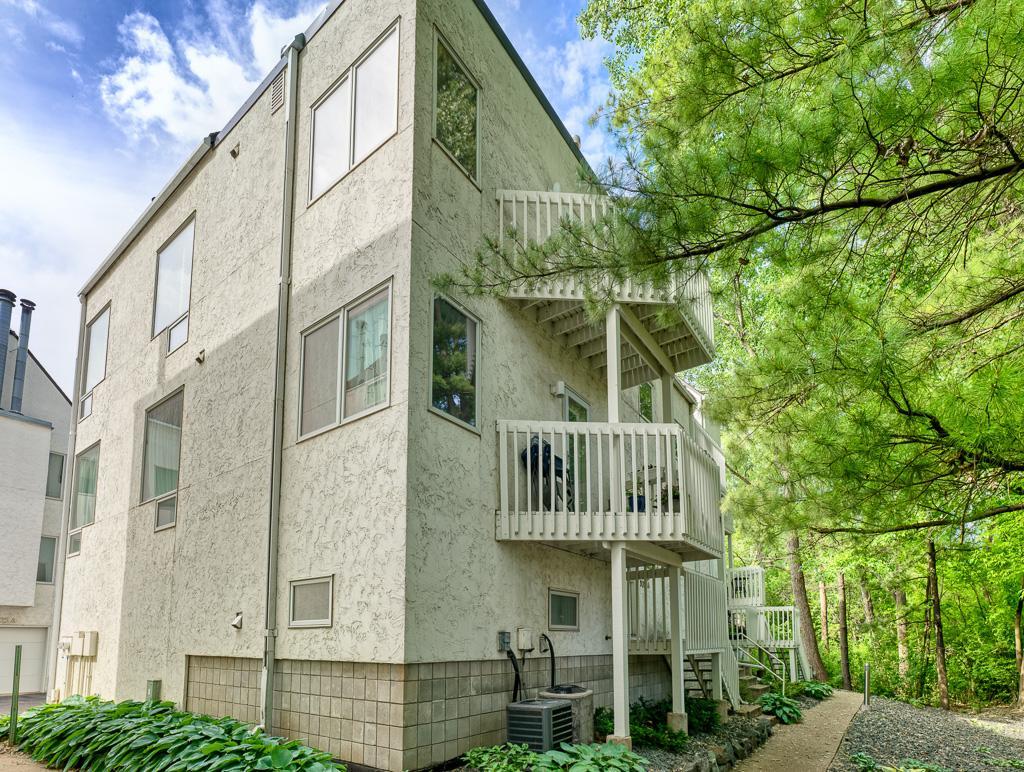 3026 Lake Shore Drive Unit B, Minneapolis MN 55416