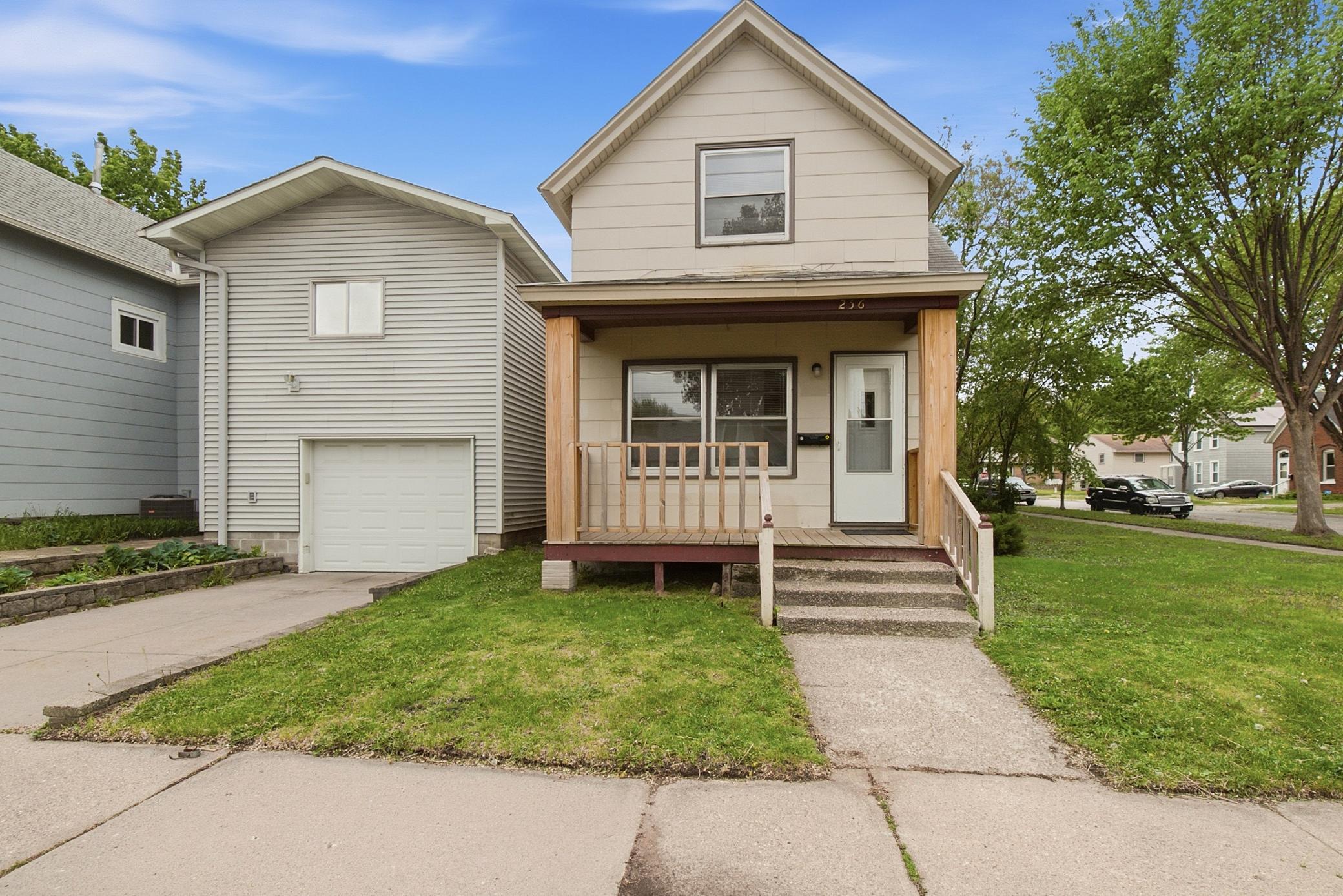 256 Rose Avenue W, Saint Paul MN 55117