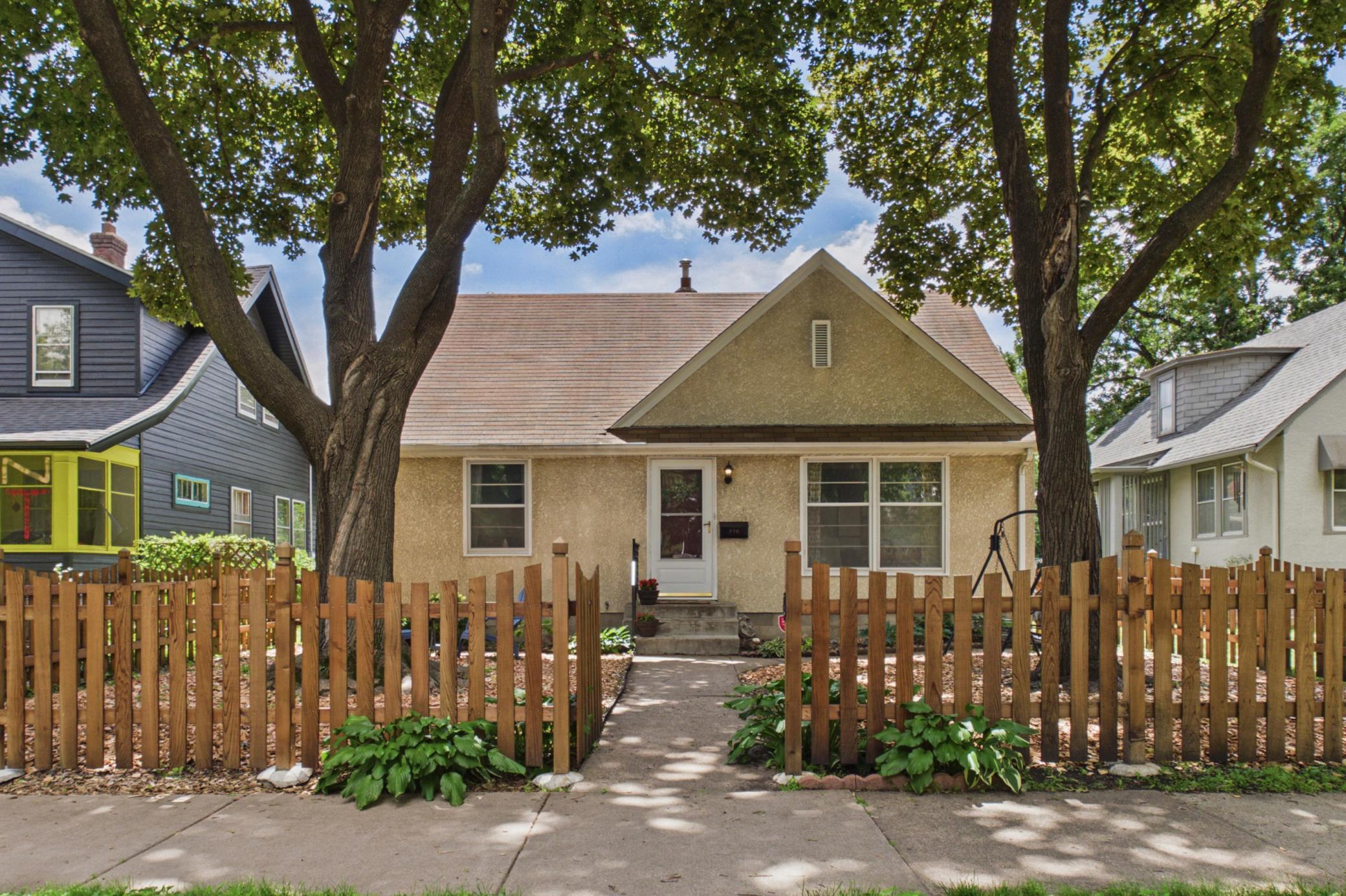 776 Como Avenue, Saint Paul MN 55103